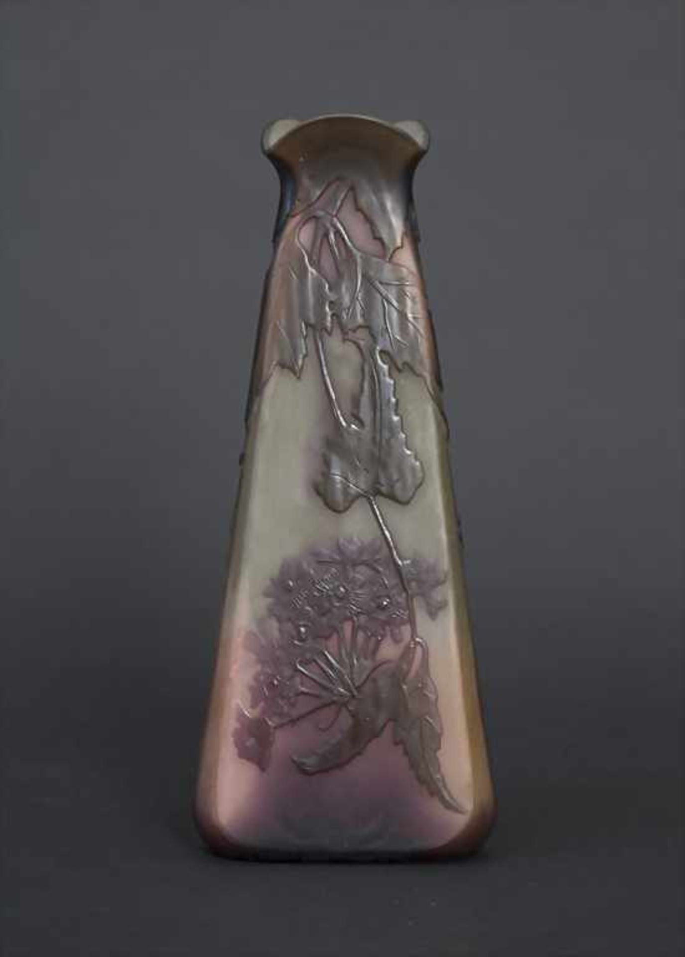 Jugendstil Vase / An Art Nouveau vase, Emile Gallé, Ecole de Nancy, um 1920Material: farbloses Glas,