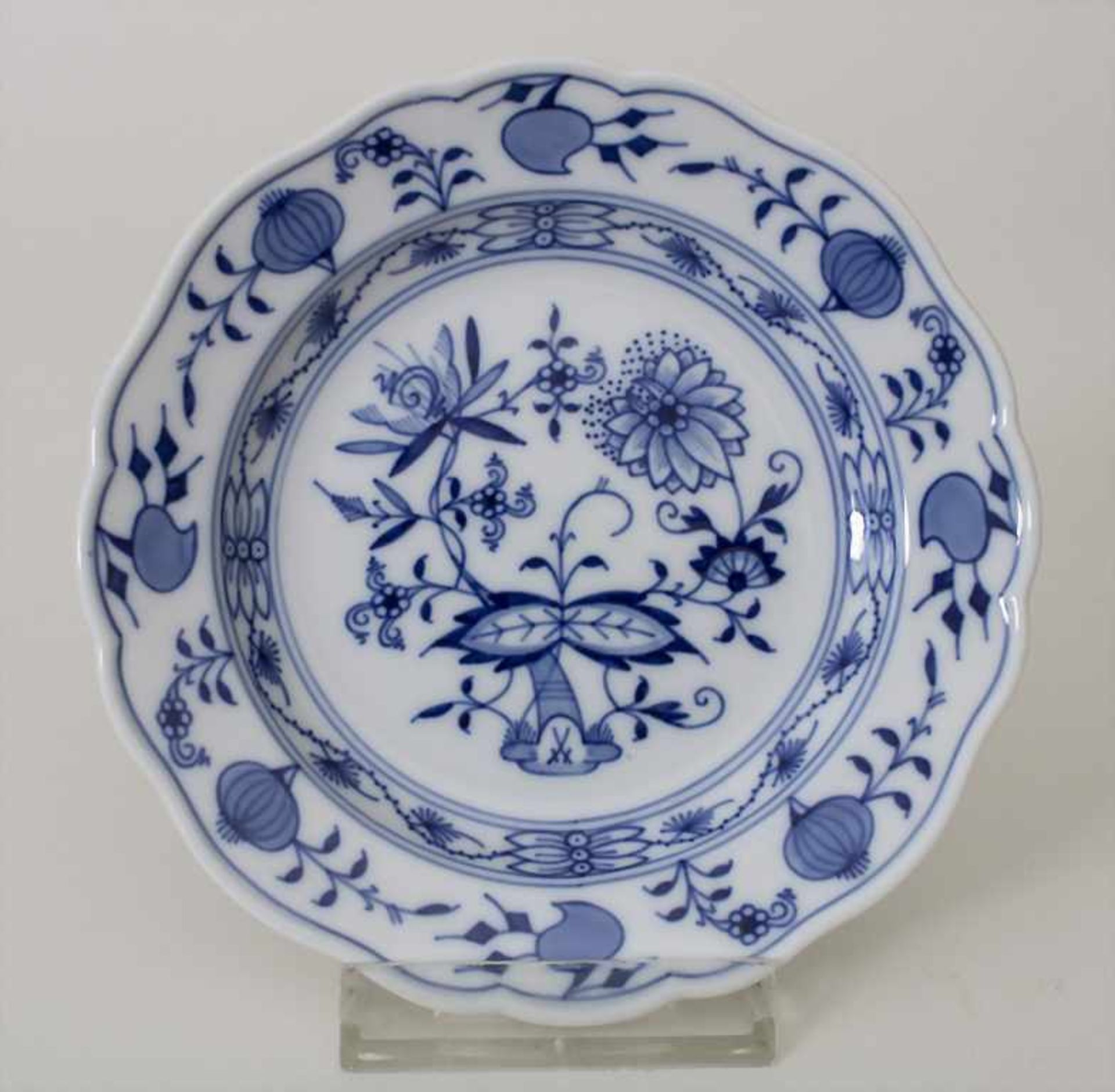 4 kleine Teller mit Zwiebelmuster / 4 small plates with 'Onion Pattern', Meissen, Mitte 20. Jh. - Image 2 of 10