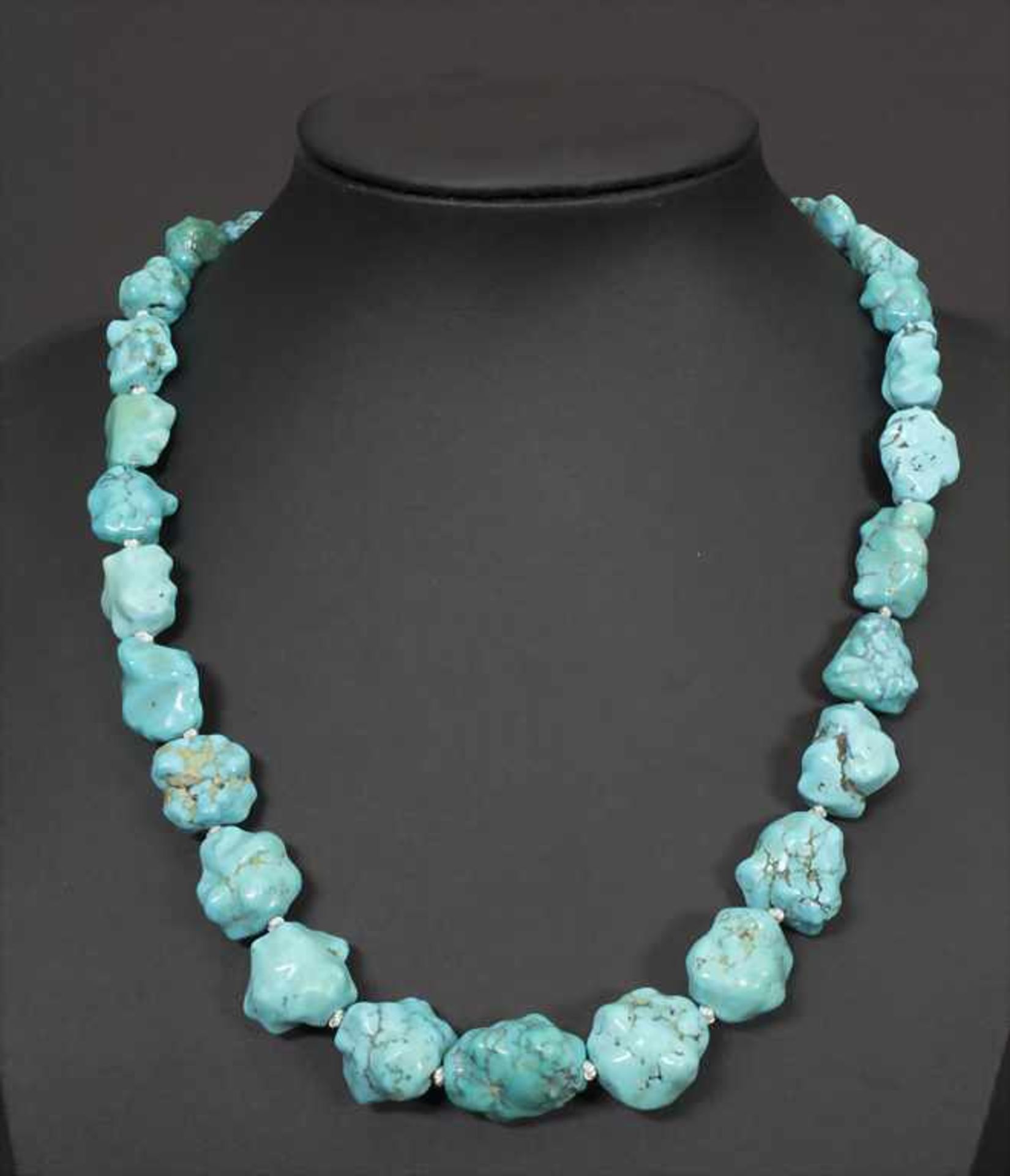 Türkis Halskette / A turquoise necklaceMaterial: 30 Türkis-Steine (Durchmesser 12 bis 24 mm),