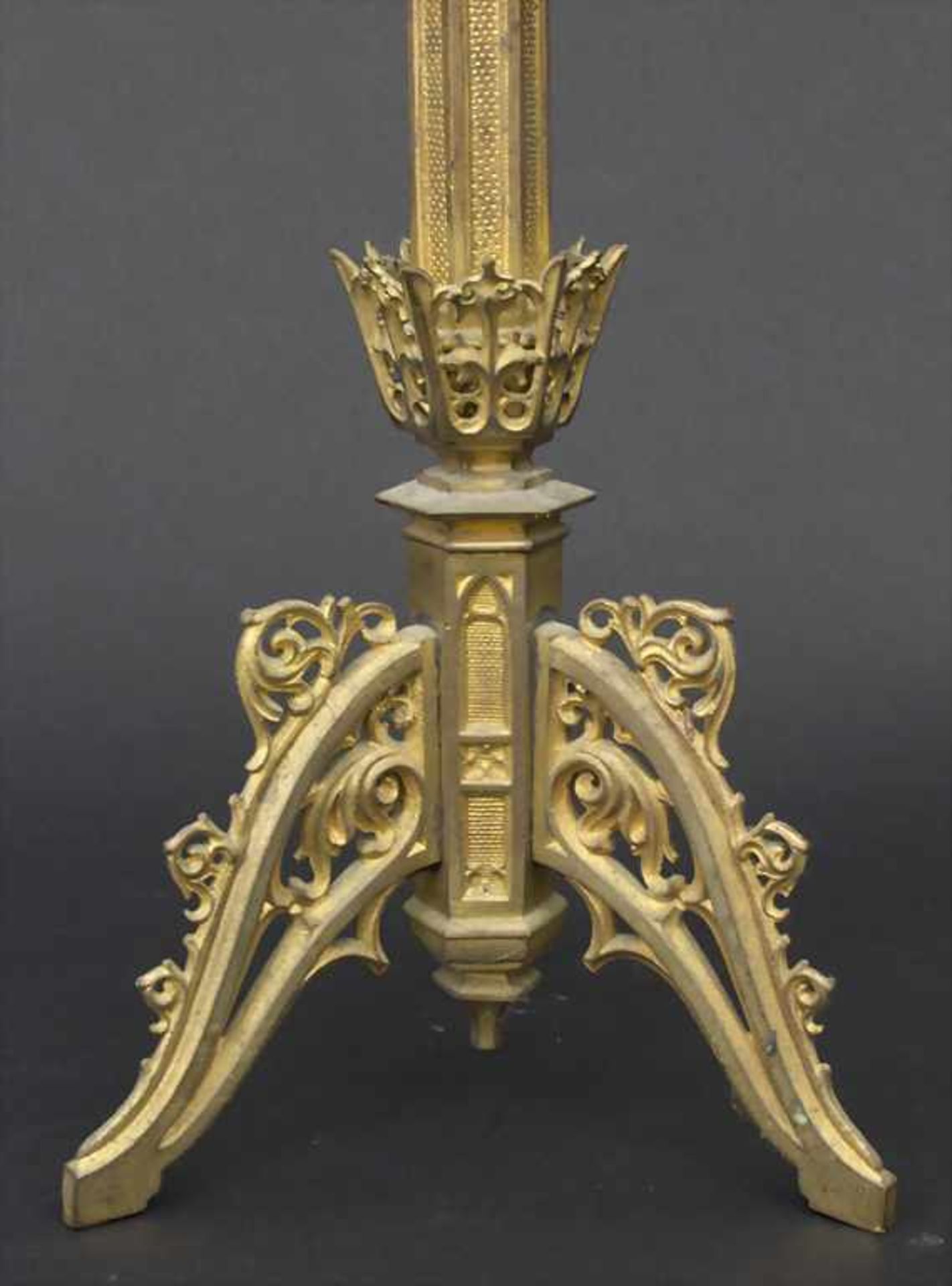 Altarleuchter / An altar candle holder, 1879Material: Bronze vergoldet, Stifterinschrift,Höhe: 57 - Bild 3 aus 3