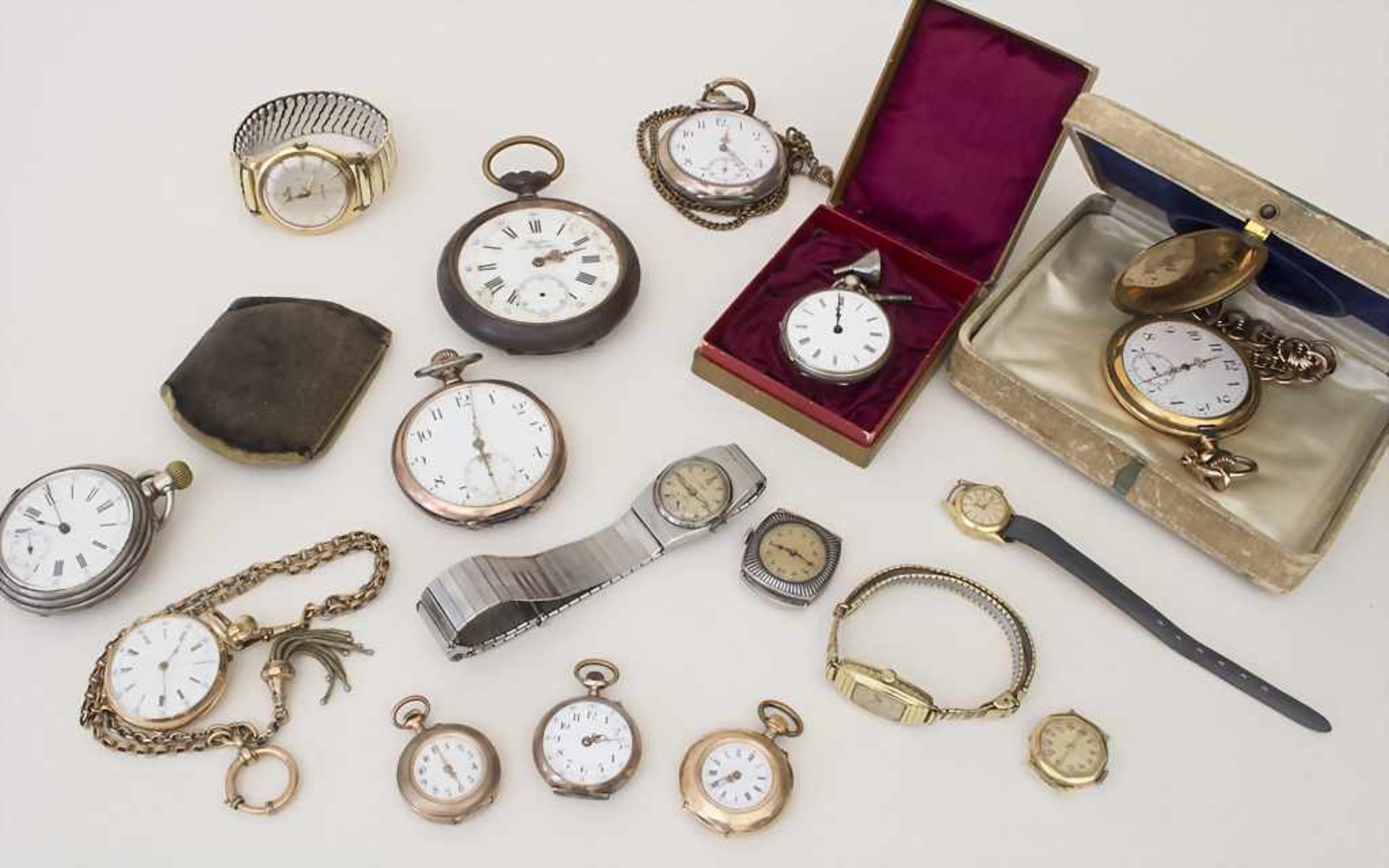 Konvolut Uhren / A set of wristwatchesbestehend aus 16 reparaturbedürftigen Uhren
