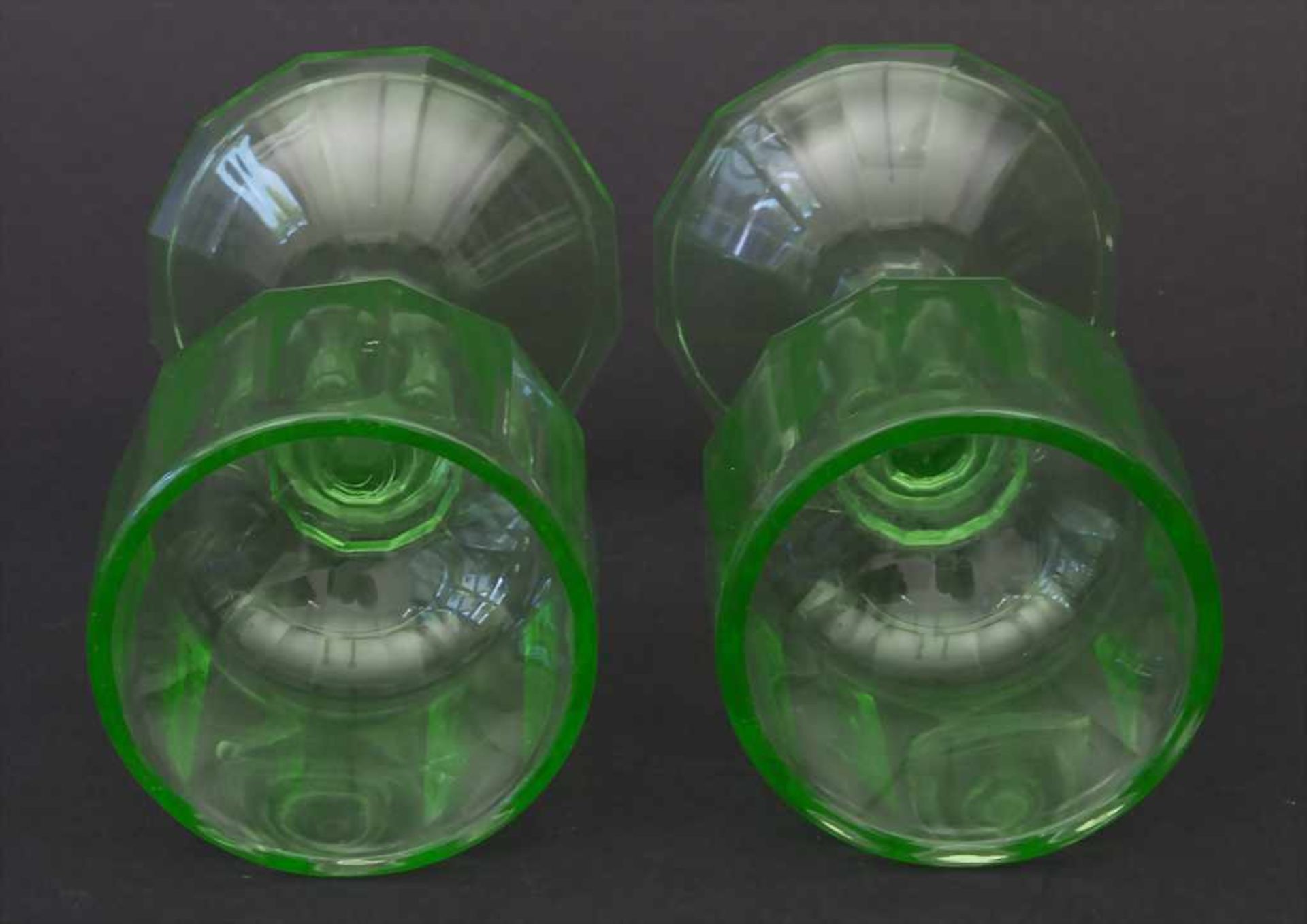 2 Urangläser / 2 uranium glasses, wohl J. & L. Lobmeyr, Wien, um 1880Material: grünes Uranglas mit - Bild 3 aus 4