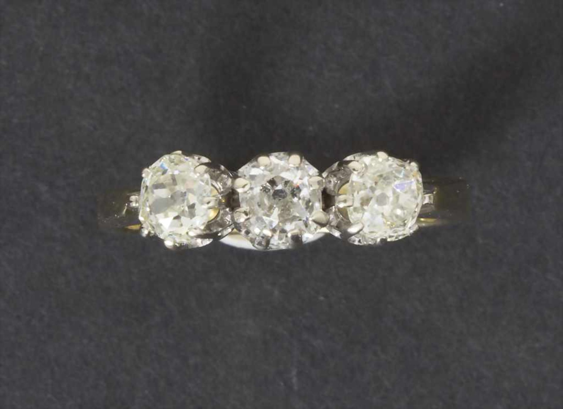 Damenring mit Diamanten / A ladies ring with diamondsMaterial: Gold Au 750/000 18 Kt, 3 Altschliff-