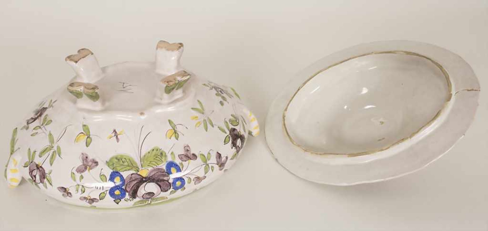 Fayence-Deckelterinne / A faience covered tureen, 18./19. Jh.Material: Keramik, floral polychrom - Bild 6 aus 8