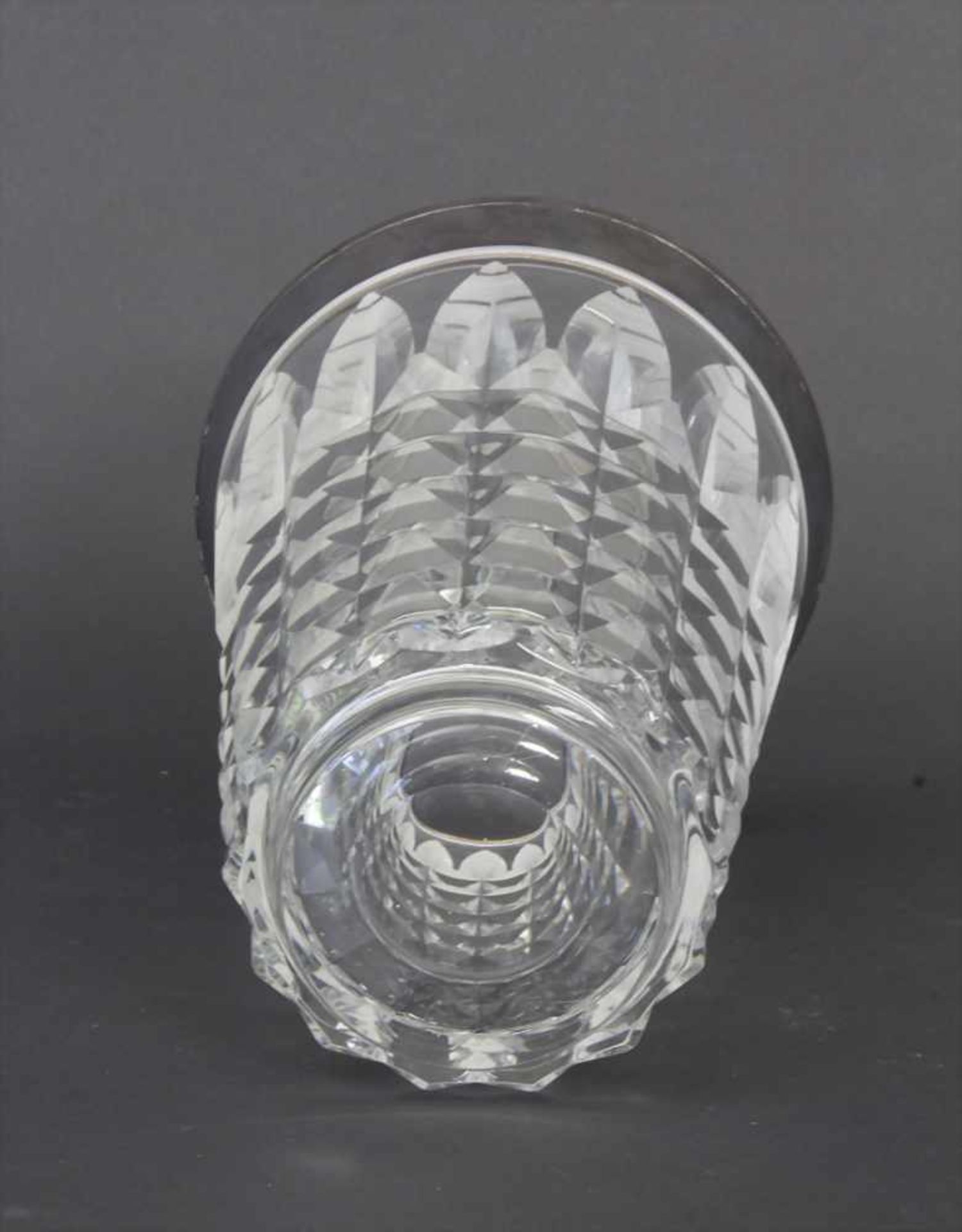 Kristallvase mit Silbermontierung / A cut glass vase with silver mount, Laufer, Osnabrück, um - Bild 3 aus 3