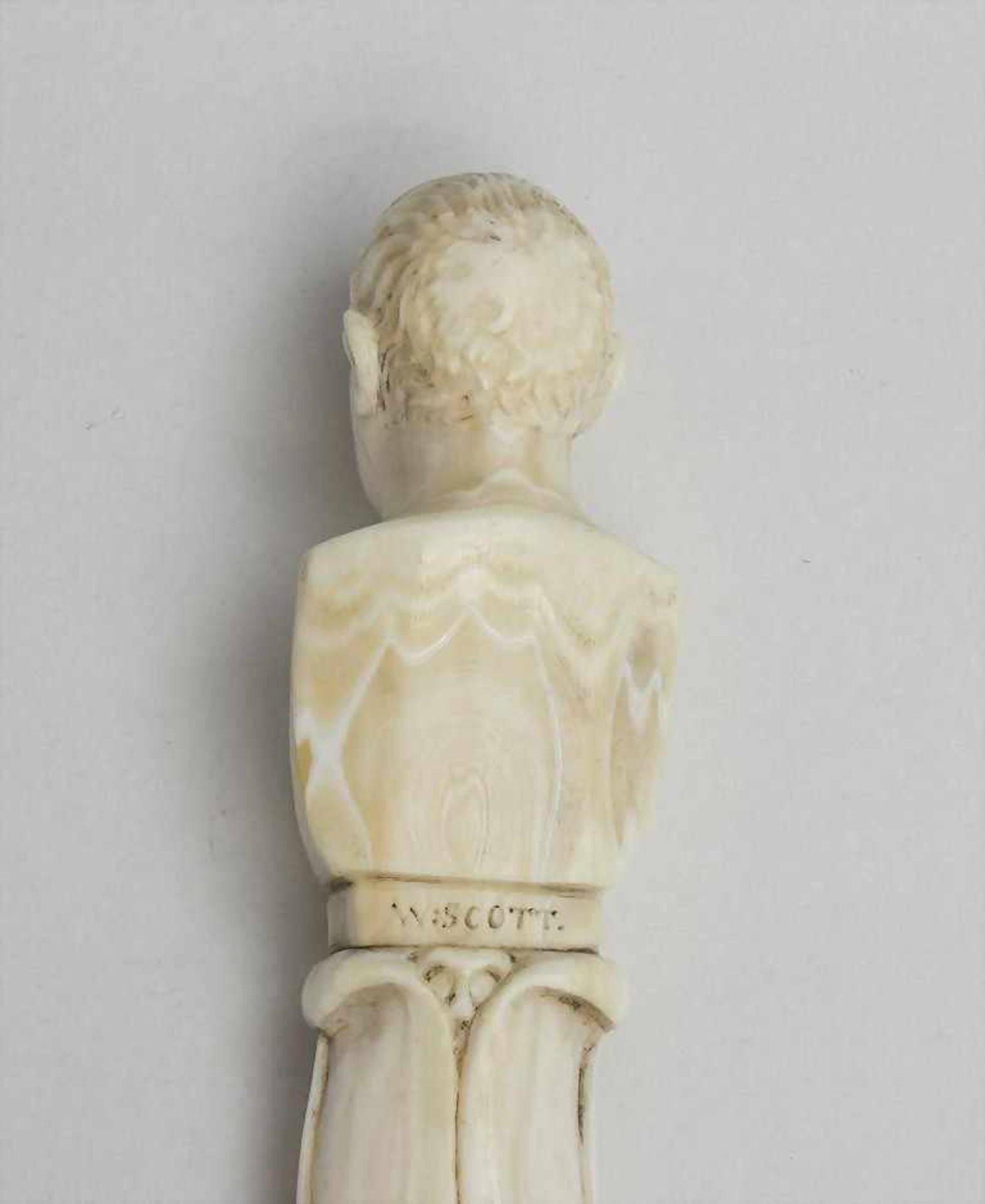 Brieföffner, Sir Walter Scott, 19. Jh.Elfenbein fein geschnitzt, als Griff die Büste von Sir - Bild 3 aus 3