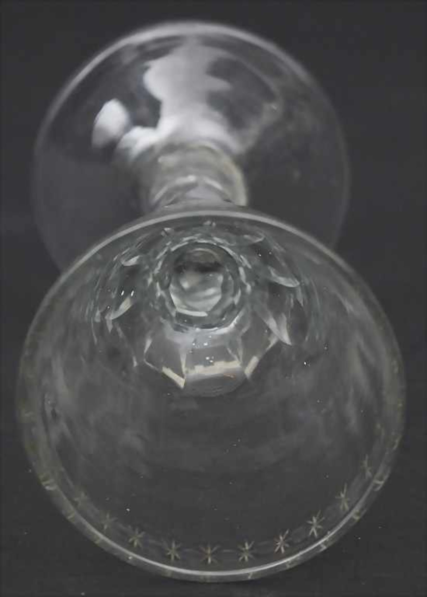 Kelchglas mit Schliffdekor / A goblet with cut frieze, 18. / 19. Jh.Material: farbloses Glas, - Bild 3 aus 4