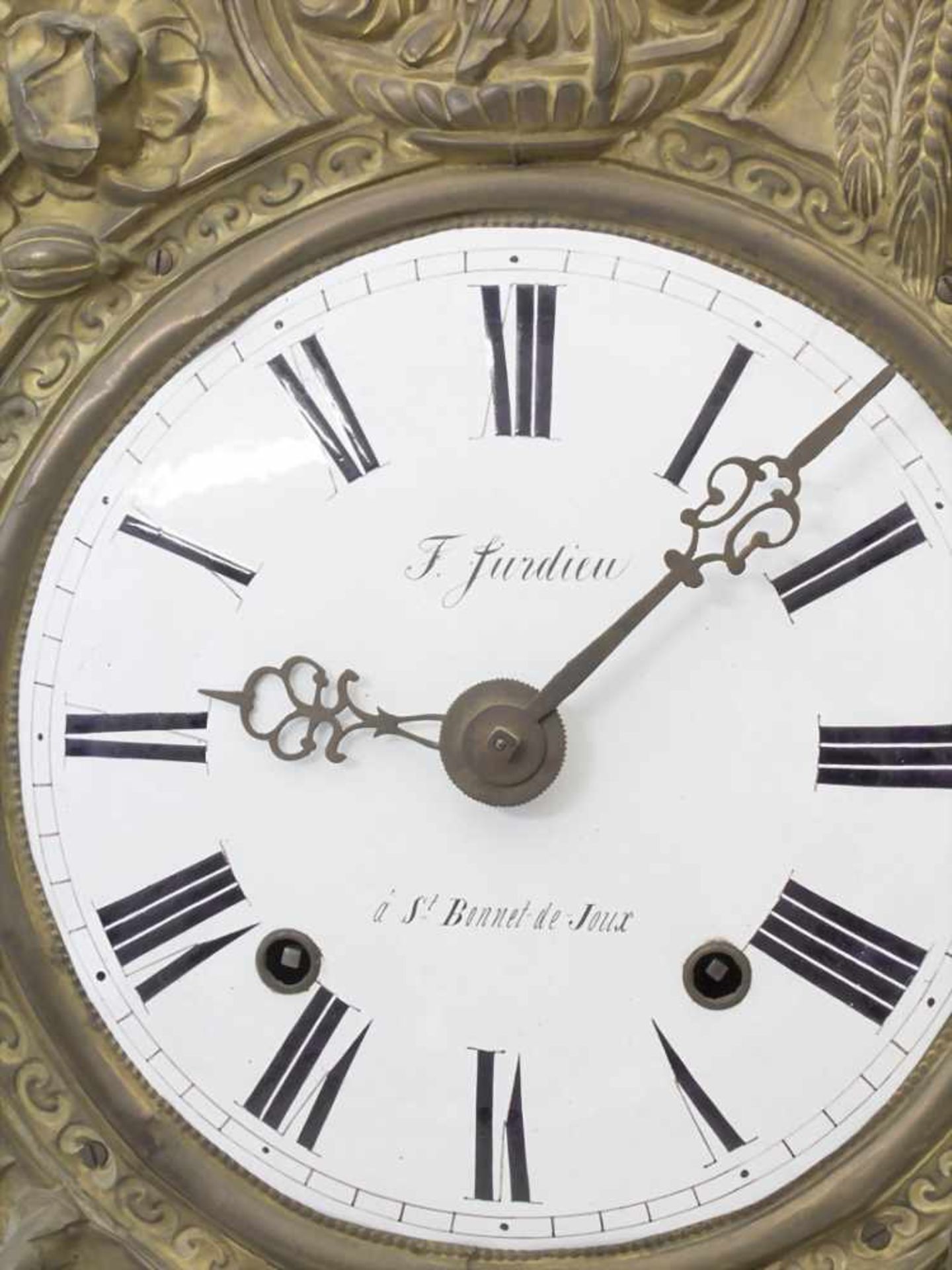 Comtoise/ French Wall Clock, Frankreich, 1. Hälfte 19. Jh.Gehäuse: geprägtes Messingblech,Uhrwerk: - Bild 2 aus 11