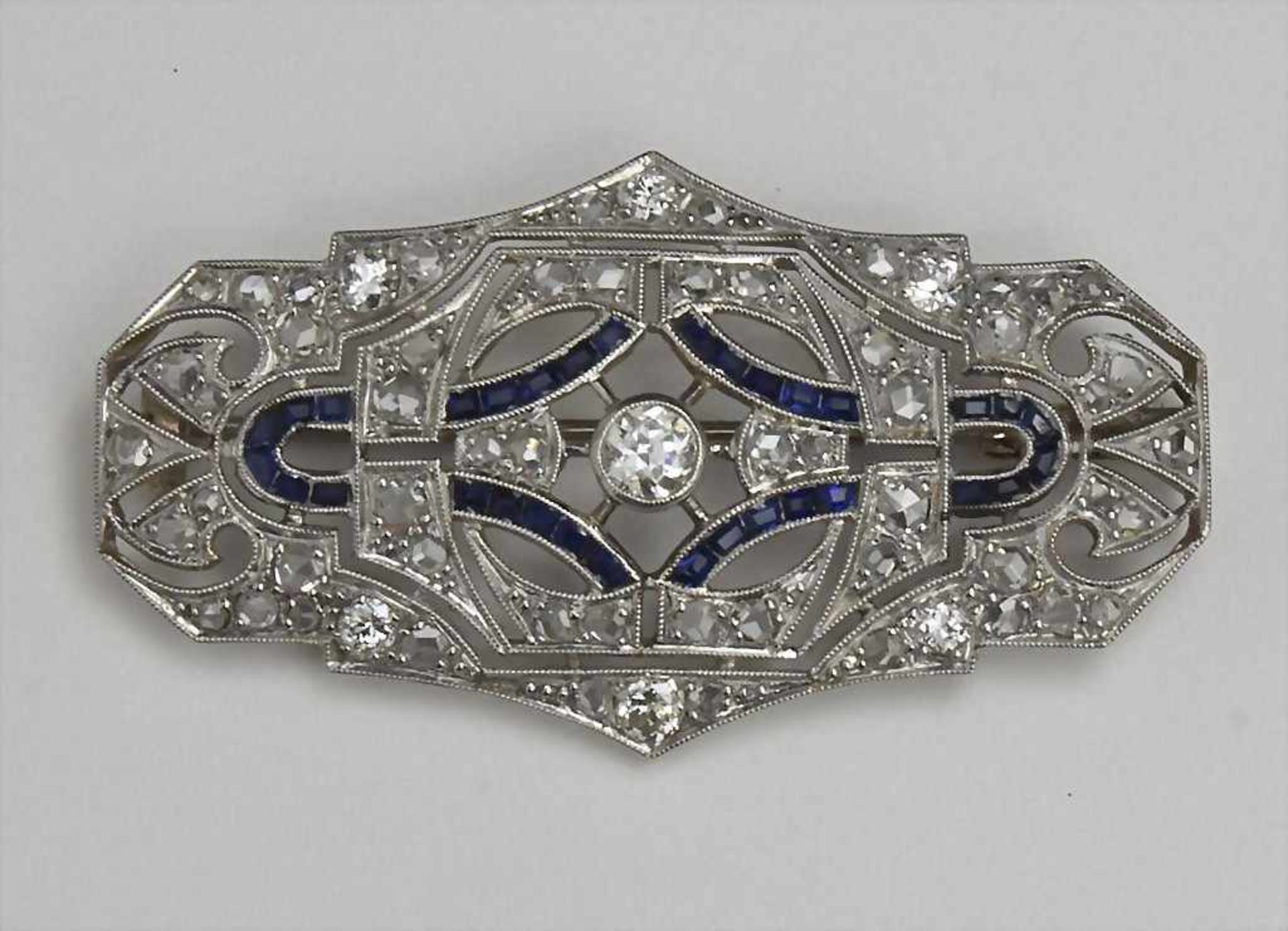 Art Déco-Brosche/Art Déco Platinum Brooch With Sapphires And Diamonds, Frankreich, um 1920Platin