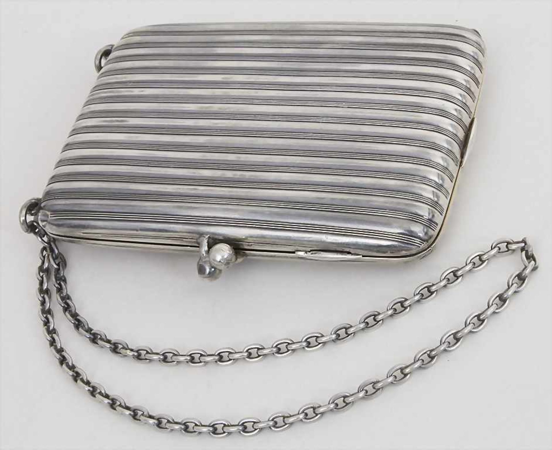 Art Déco Silberbörse an Kette / Silber Täschchen / An Art Deco silver purse, um 1920Material:
