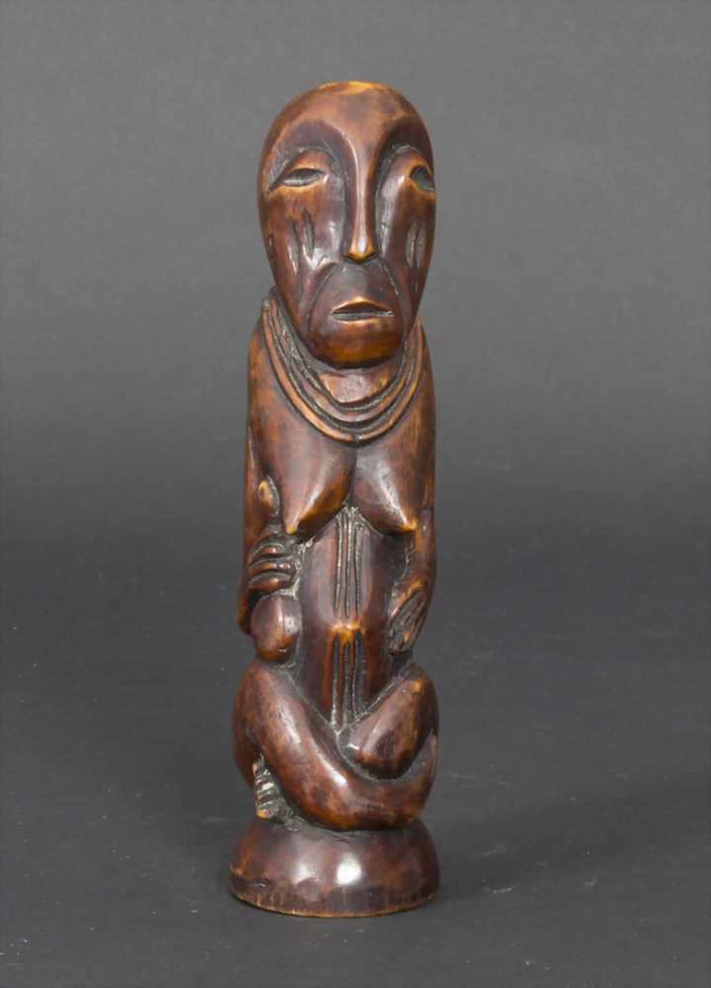 Elfenbein Statuette der Lega, Nordkongo, um 1930Material: Elfenbein braun patiniert,Stamm der Lega- - Image 3 of 4