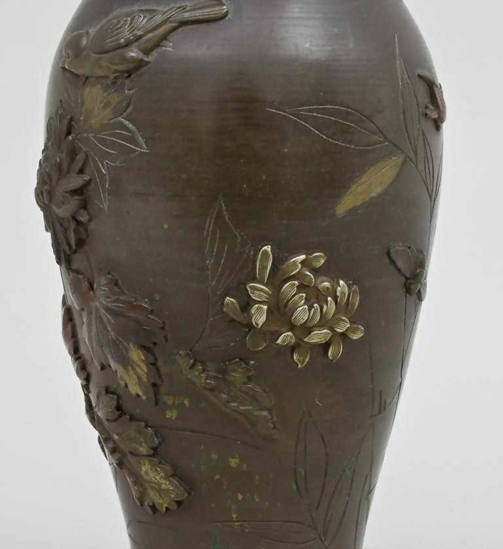 Vase, Meiji-Periode, Japan, Ende 19. Jh.konische Form mit leicht ausgestelltem Rand. Umlaufend - Image 3 of 4