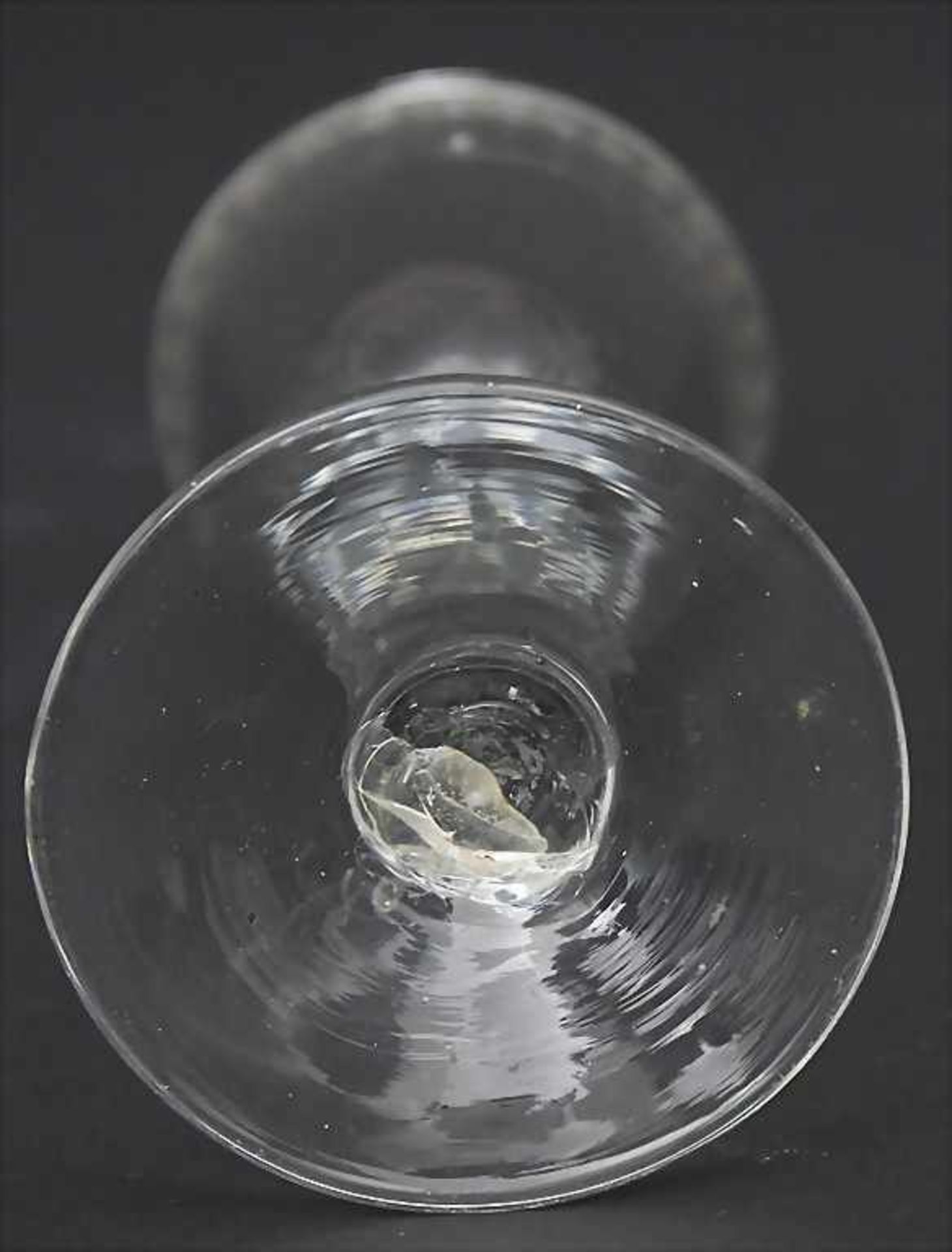 Kelchglas mit Schliffdekor / A goblet with cut frieze, 18. / 19. Jh.Material: farbloses Glas, - Bild 2 aus 4