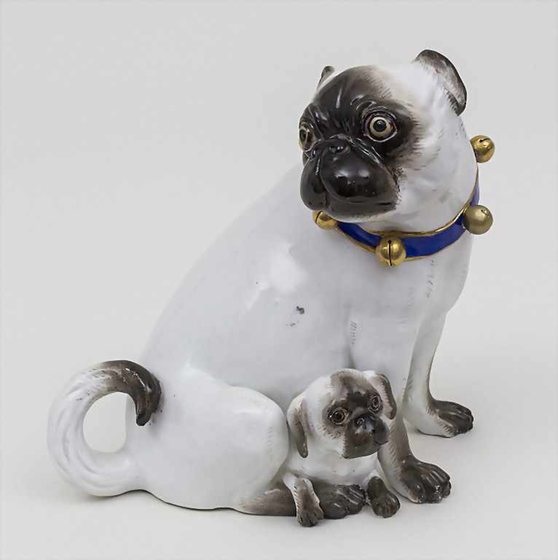 Mops mit Schellenhalsband und Welpe / A pug dog with a puppy, Meissen, Anfang 19. Jh.Material: - Bild 2 aus 4