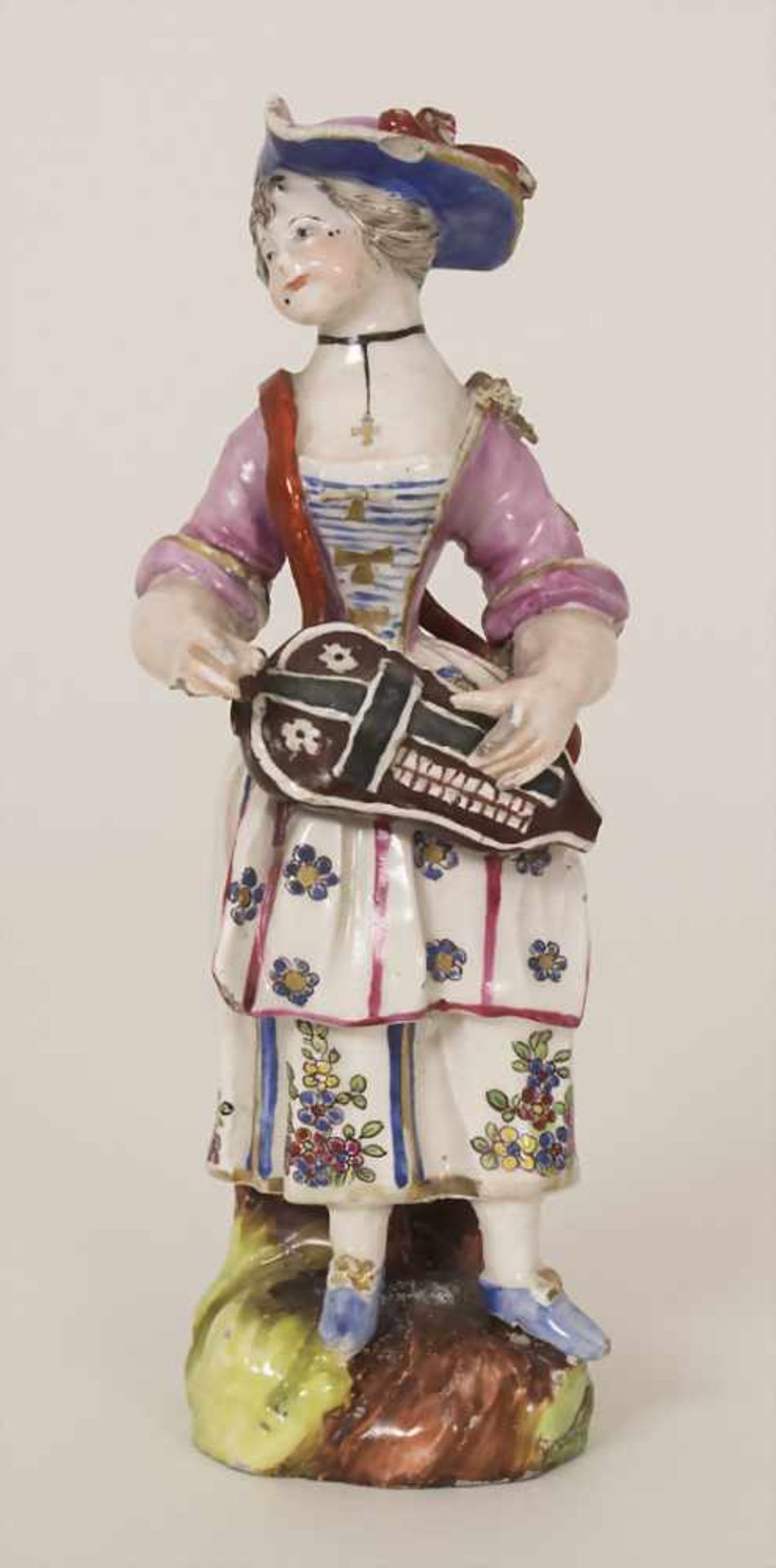 Junge Leierspielerin / A young woman playing a lyre, wohl Niderviller, um 1770Material: Fayence, mit