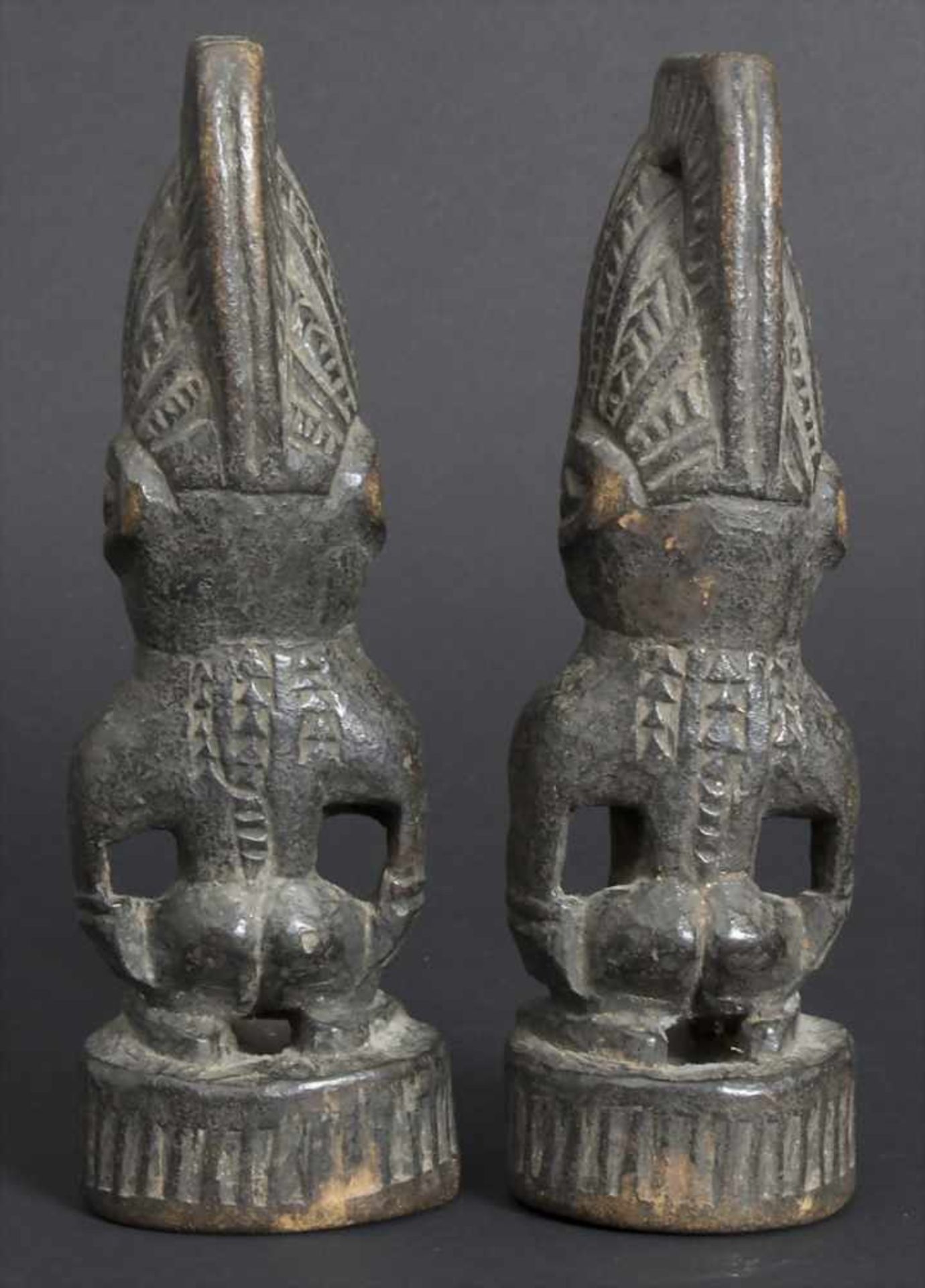 Ibeji-Figurenpaar, Yoruba, NigeriaMaterial: Holz, mit dunkler Krustenpatina, Augen mit - Bild 3 aus 5