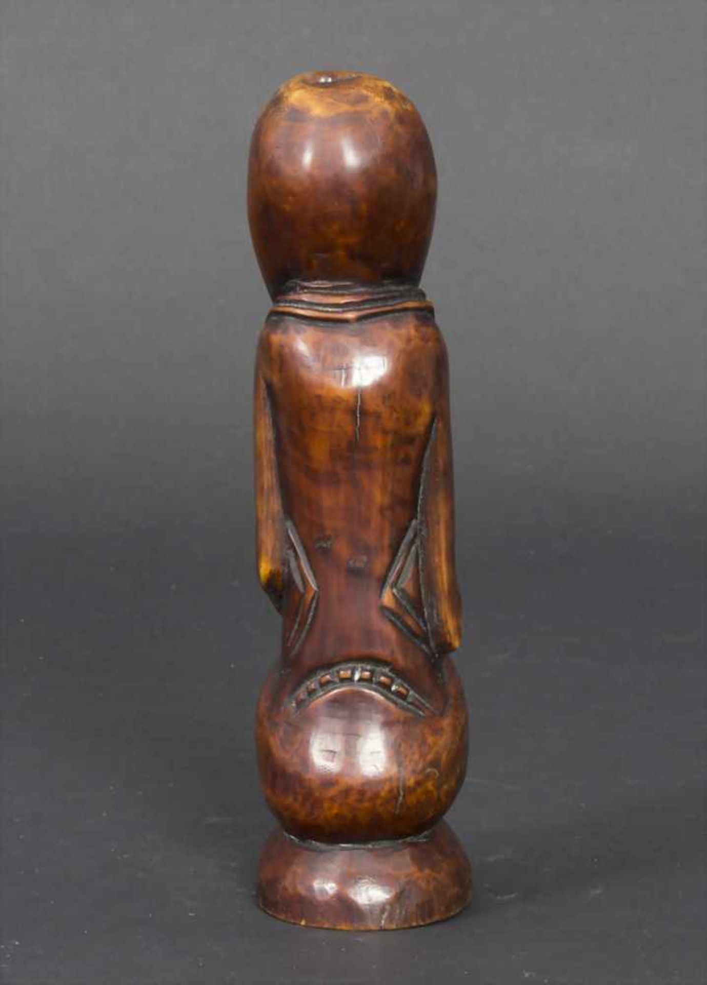 Elfenbein Statuette der Lega, Nordkongo, um 1930Material: Elfenbein braun patiniert,Stamm der Lega- - Image 4 of 4