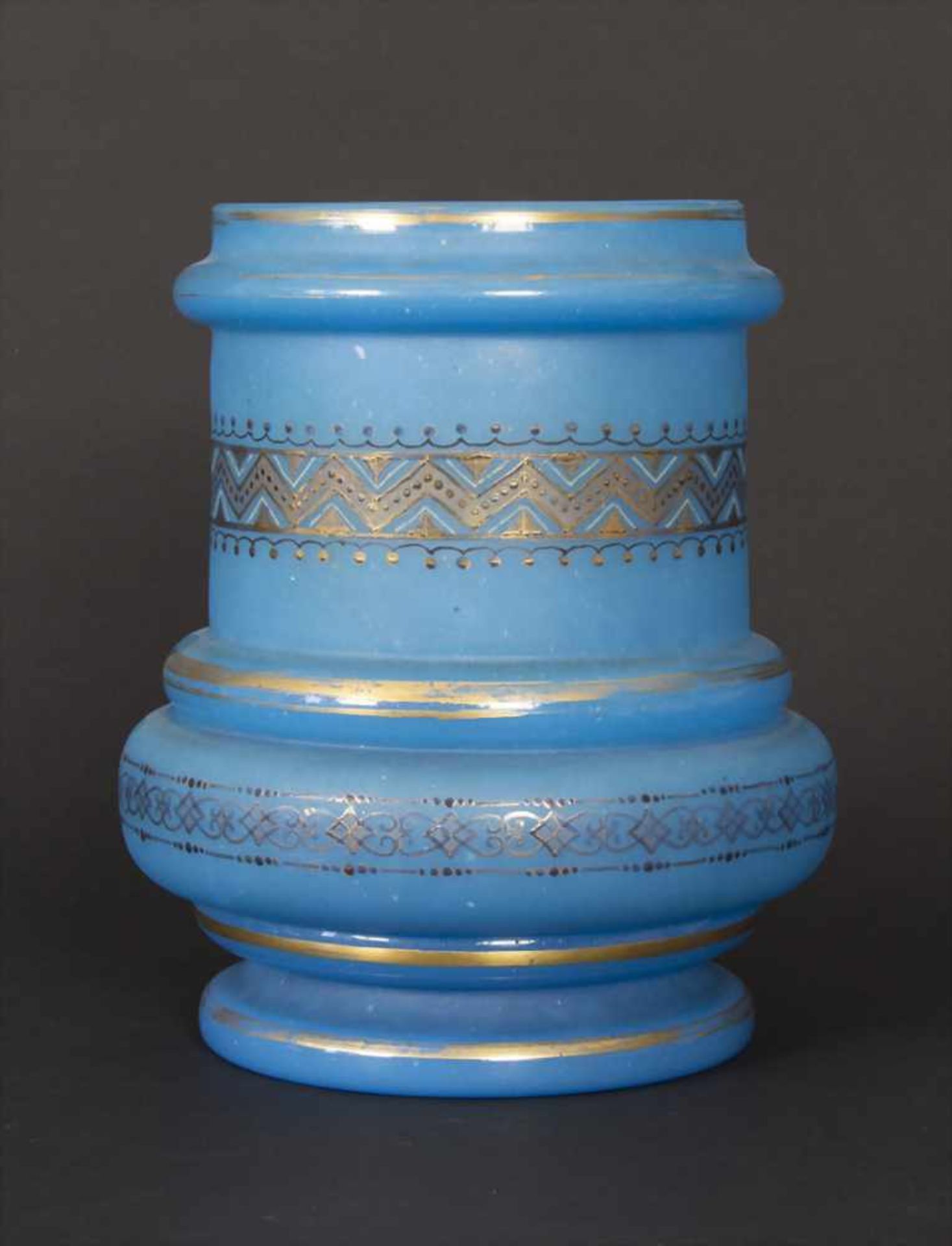 Gründerzeit Vase / A vase, deutsch, um 1880Material: blaue Glasvase umlaufend mit Emailmalerei