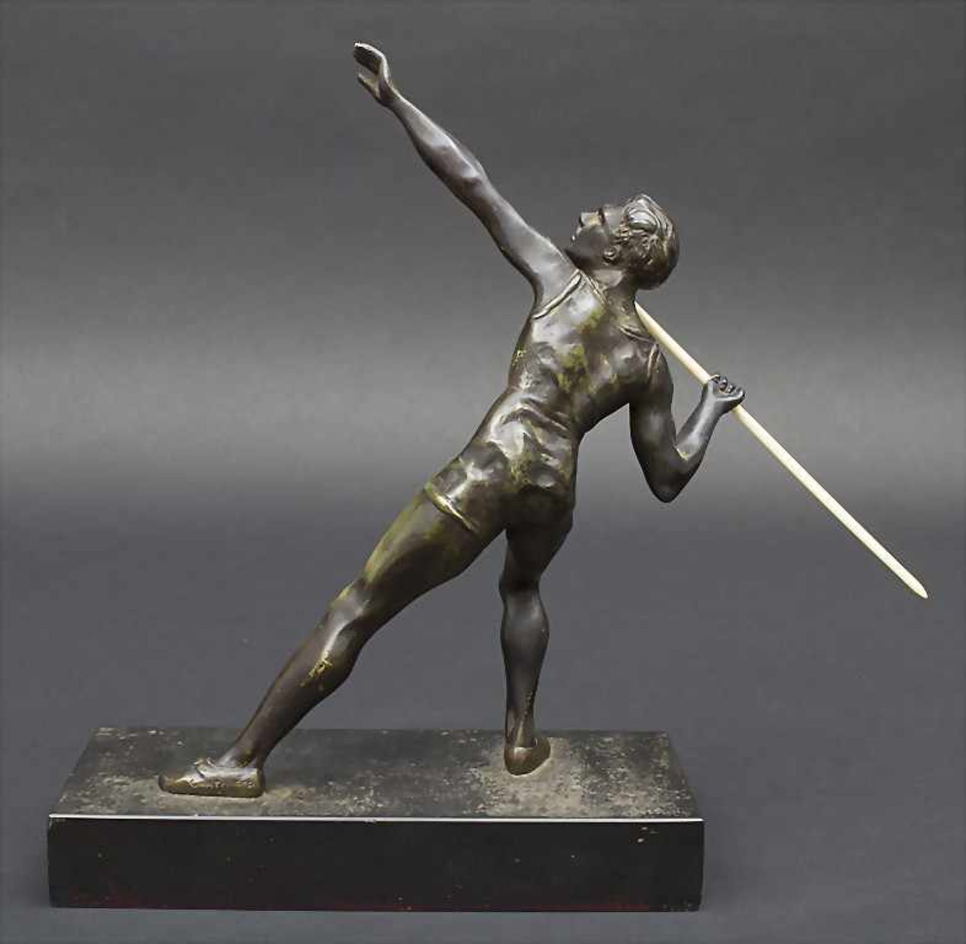 Der Speerwerfer / A javelin thrower, Ghanu Gantcheff, um 1920Technik: Auf Marmorsockel Bronze, - Image 2 of 3