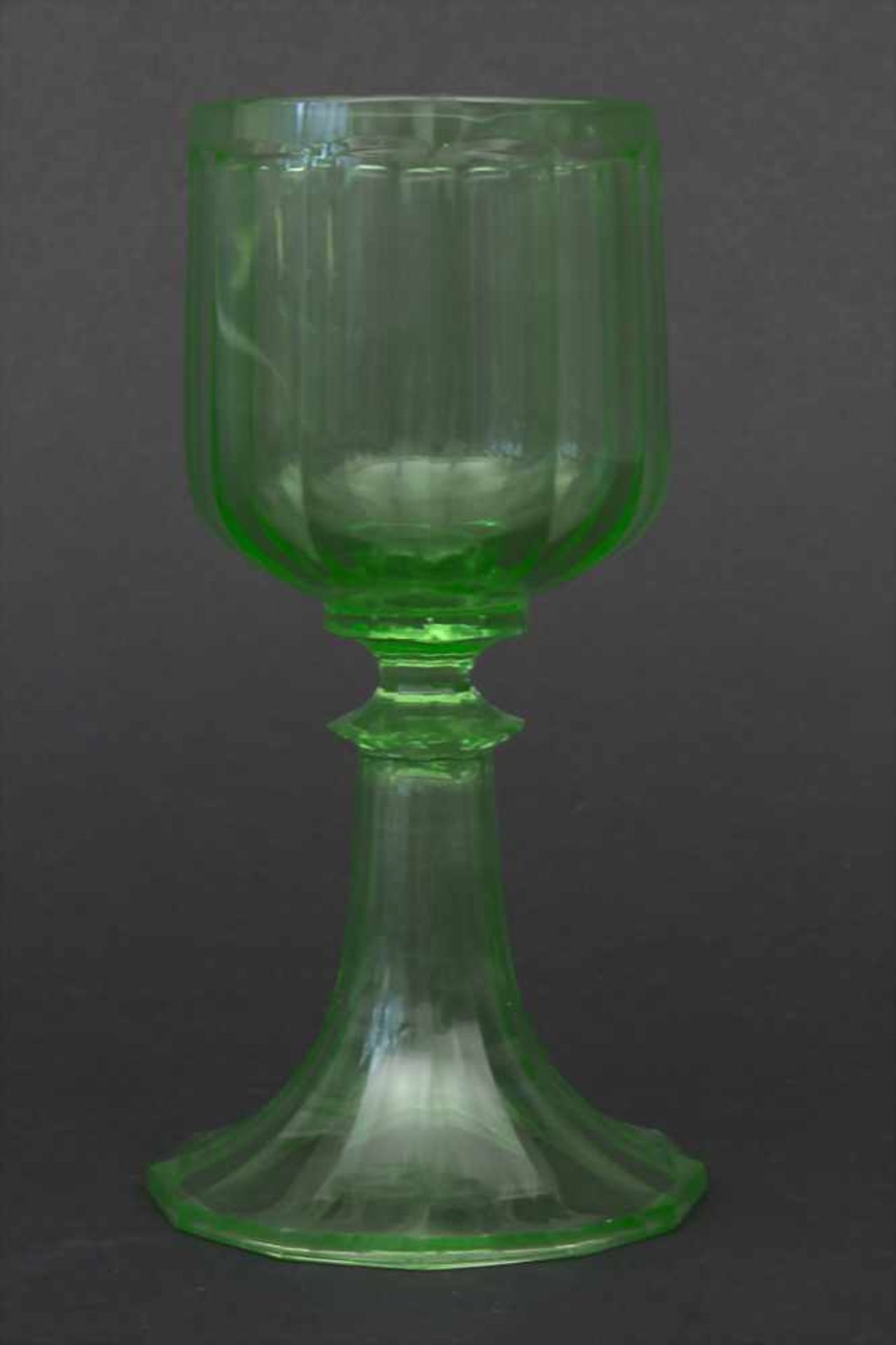 2 Urangläser / 2 uranium glasses, wohl J. & L. Lobmeyr, Wien, um 1880Material: grünes Uranglas mit - Bild 2 aus 4
