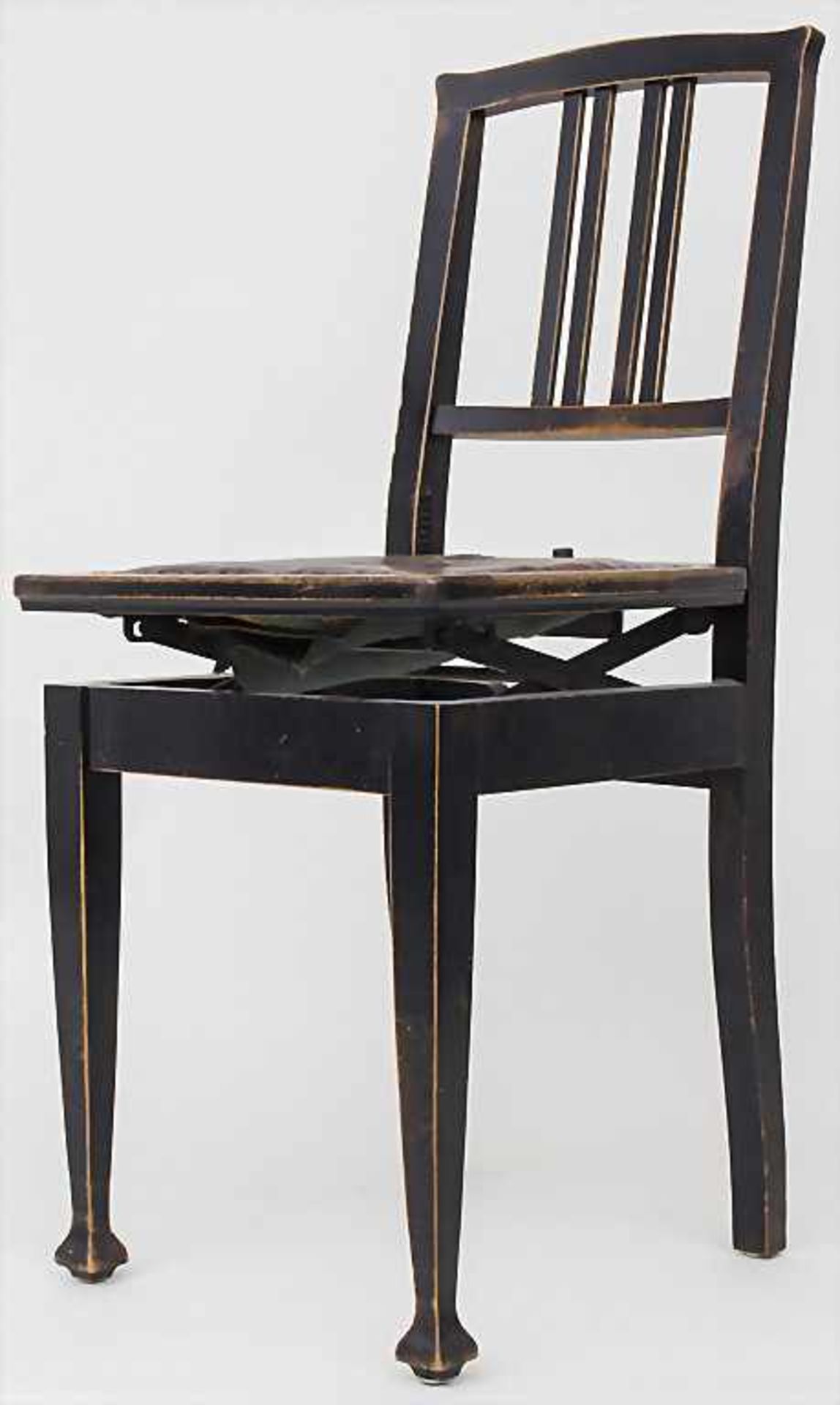 Klavierstuhl / A piano chair, um 1900Material: Holz, ebonisiert, höhenverstellbare Sitzfläche mit - Bild 2 aus 5