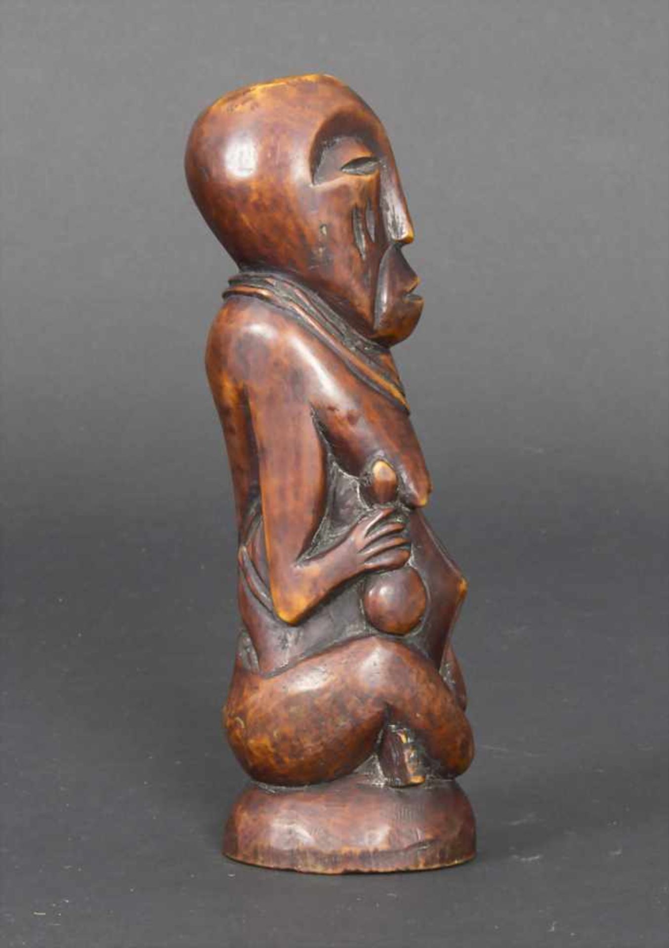 Elfenbein Statuette der Lega, Nordkongo, um 1930Material: Elfenbein braun patiniert,Stamm der Lega- - Image 2 of 4