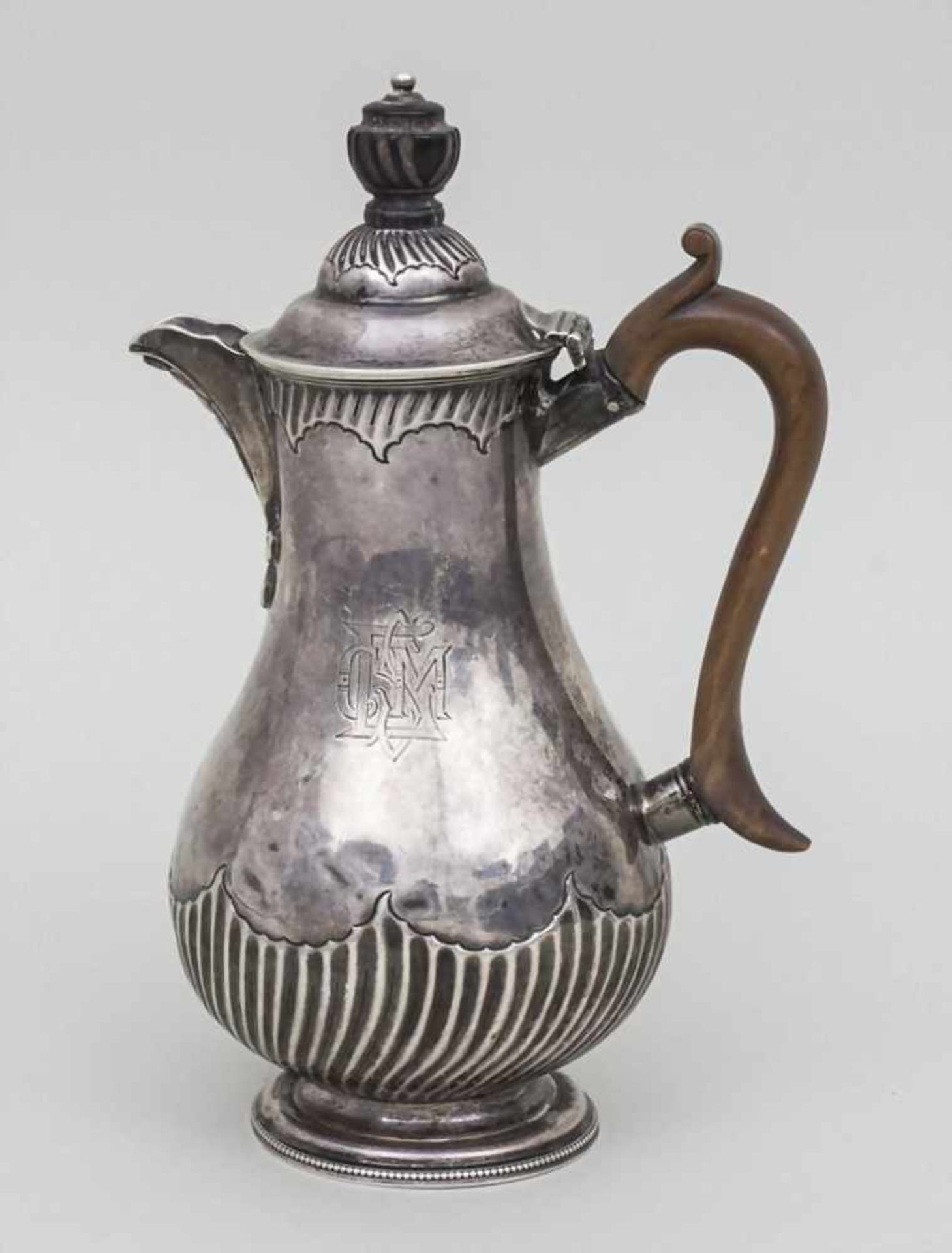 Kaffee Kanne / Silver Coffee Pot, England, 19. Jh.Punzierung: Silber, Meistermarke 'J (?) WD'Maße: