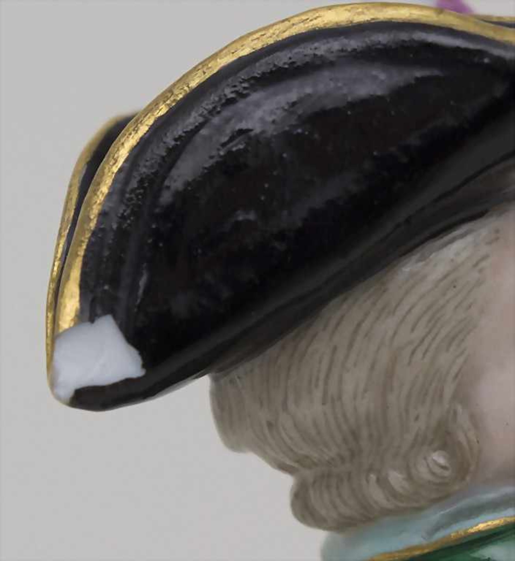 Kleine verkleidete Amorette / A small disguised amoretto, Meissen, 19. Jh.Material: Porzellan, - Bild 7 aus 9