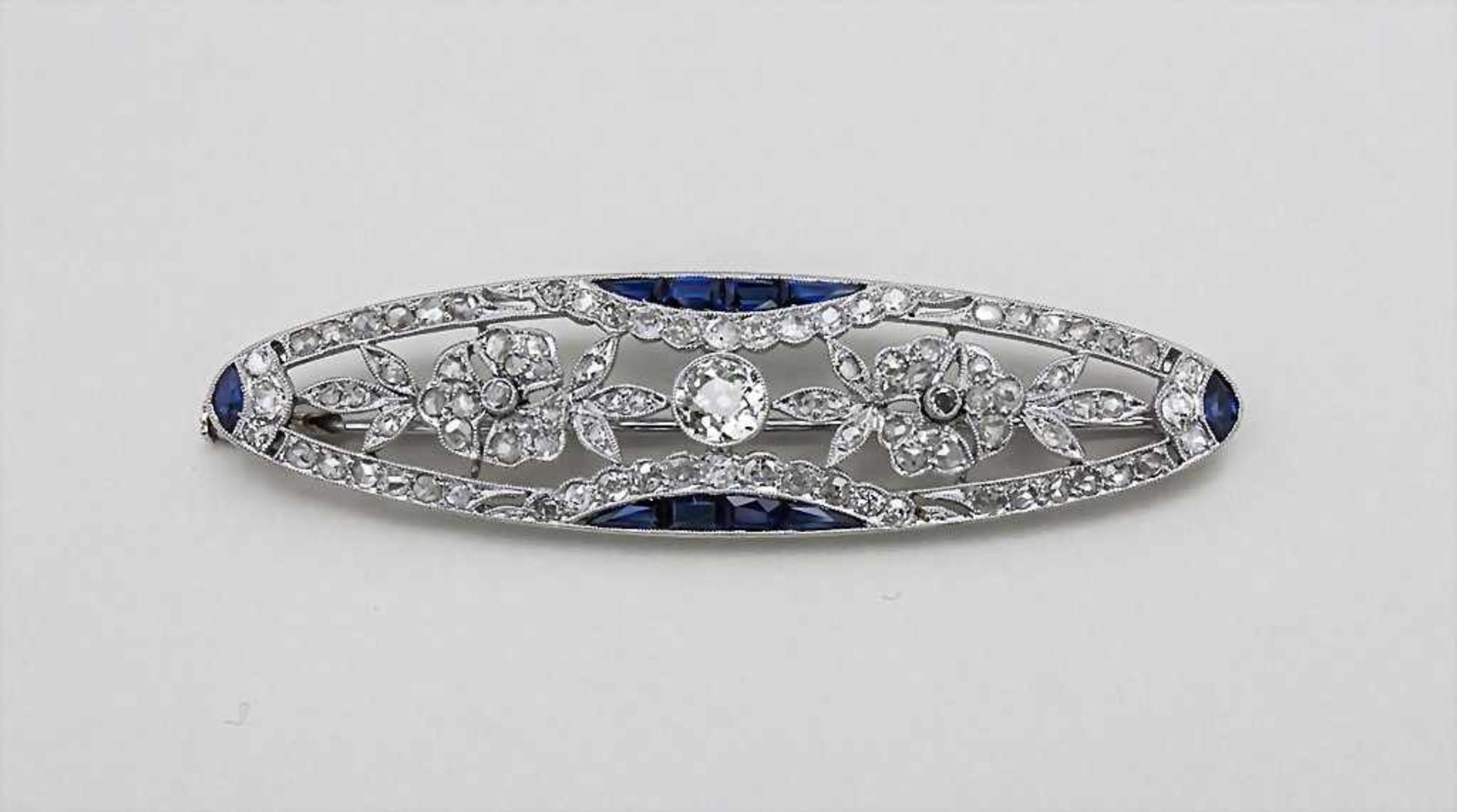 Art Déco-Brosche/Platinum Brooch With Brilliants & Saphirs, Frankreich, um 1920Platin, gepunzt,