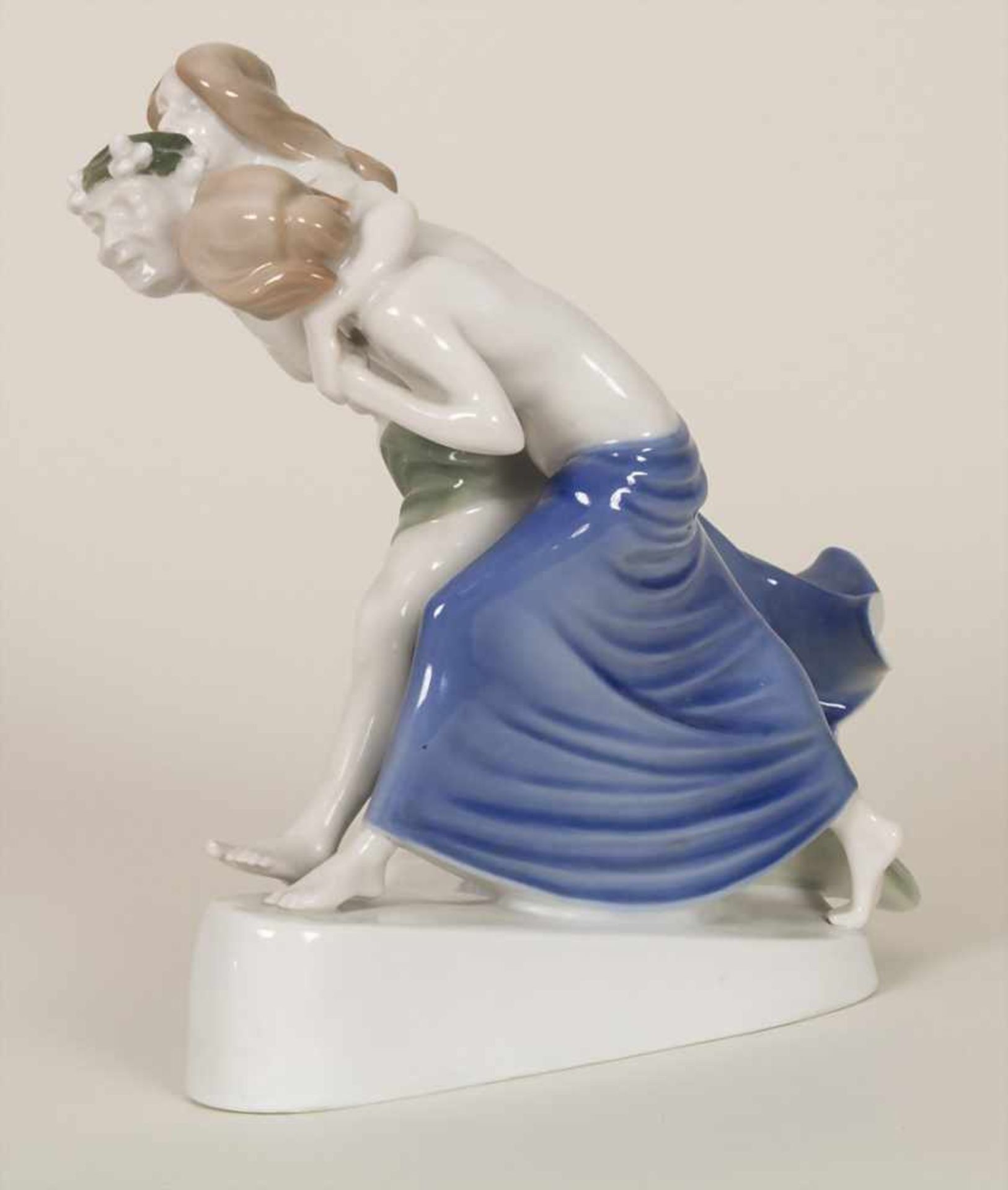 Jugendstil Figurengruppe 'Stürmende Bacchanten' / An Art Nouveau figural group 'a faun with 2 - Image 2 of 7