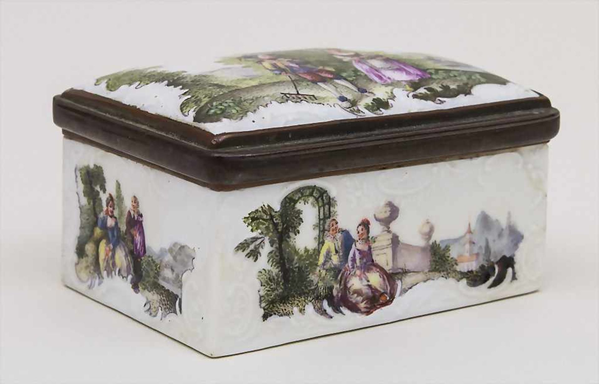 Reliefierte Schnupftabakdose / Tabatiere mit feinen galanten Szenen / A snuff-box with finely - Bild 2 aus 7