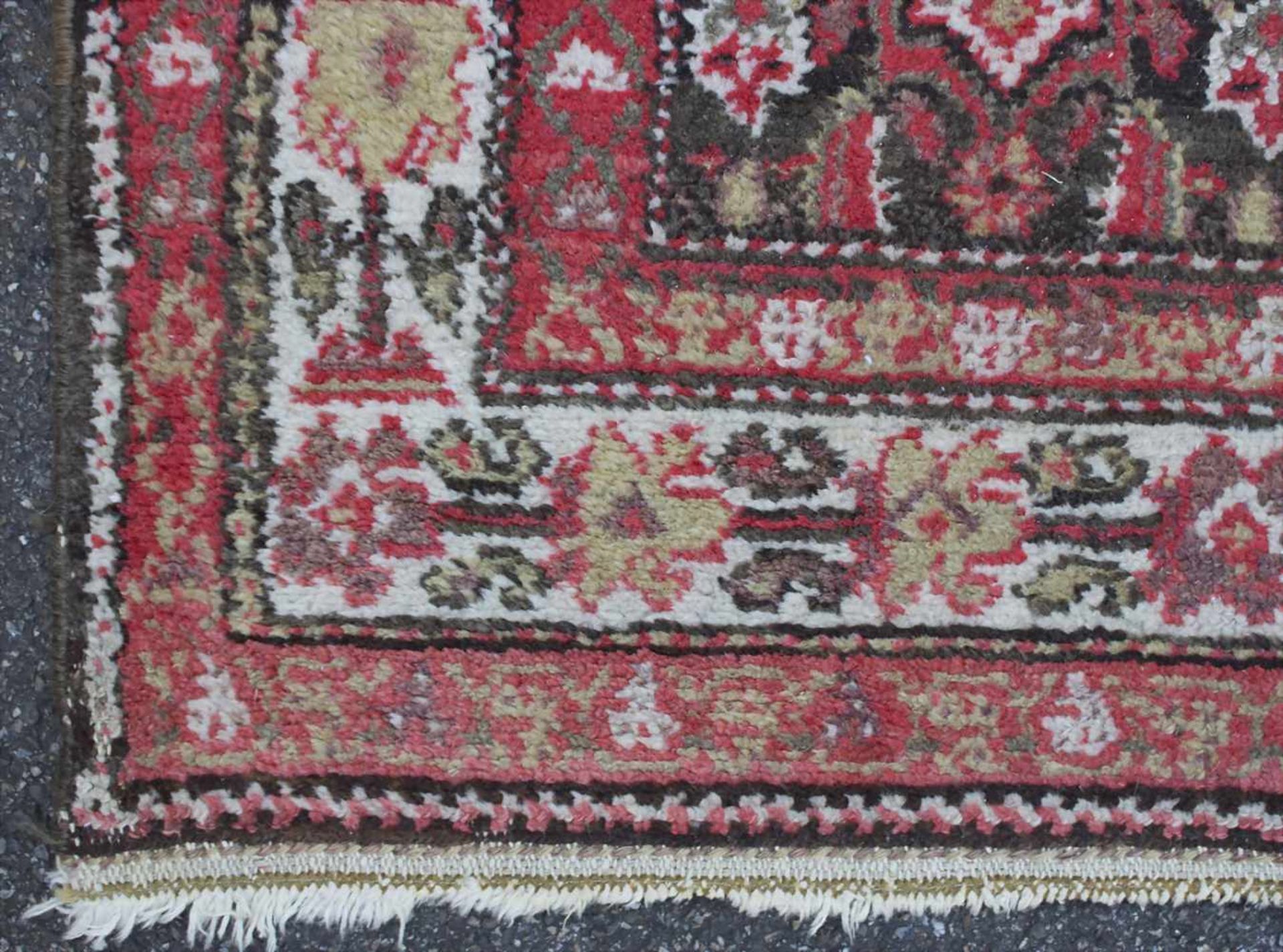 Orientteppich / An oriental carpetMaterial: Wolle auf Wolle, Maße: 192 x 132 cm, Zustand: partiell - Image 2 of 4