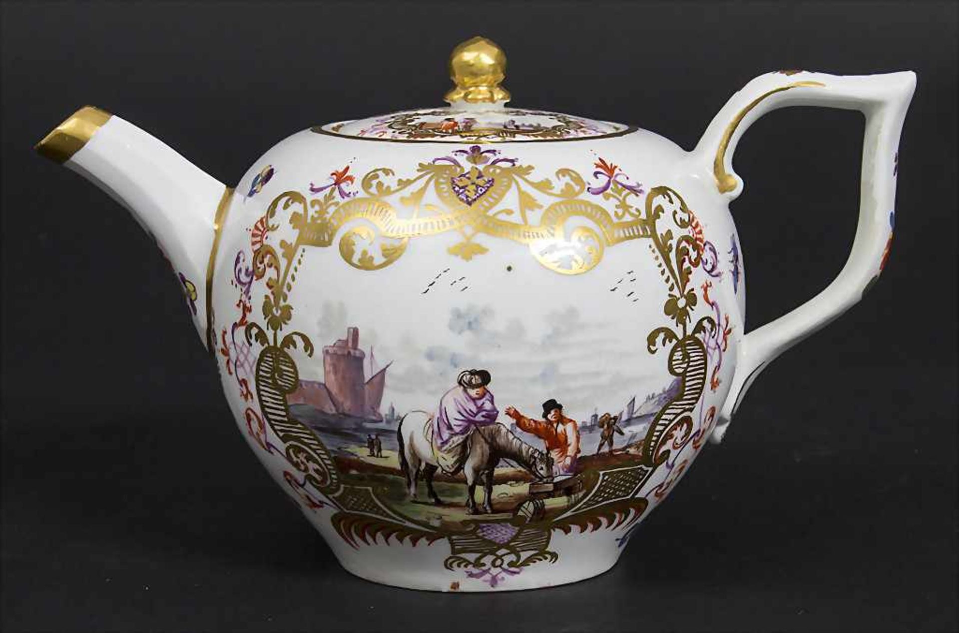 Teekanne mit Kauffahrtei-Szenen / An early tea pot with harbor scenes, Meissen, ca. 1740-