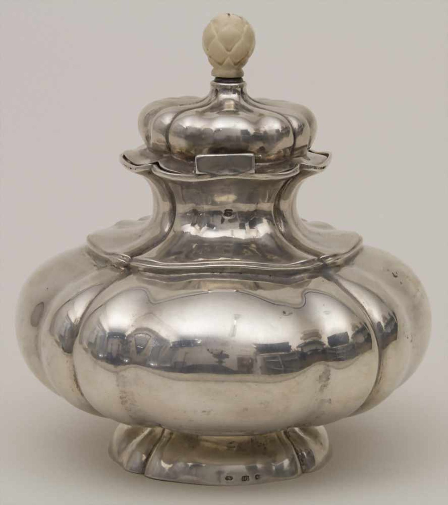 Große Deckeldose / A large lidded silver box, Wien / Vienna, um 1920Material: Silber 800/1000, mit - Image 3 of 10