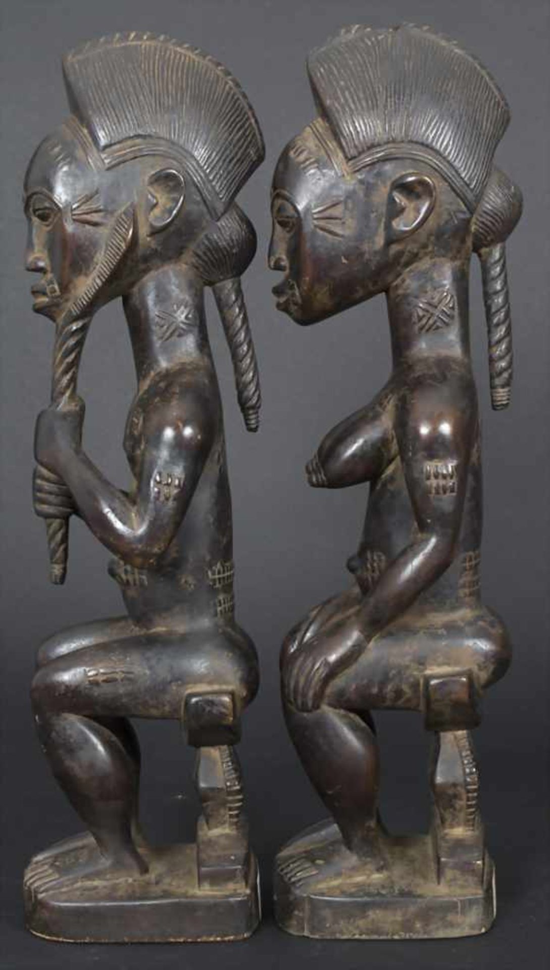 Königliches-Figurenpaar, Baule, ElfenbeinküsteMaterial: Holz, mit Gebrauchspatina,Höhe: 46,5 cm, - Image 2 of 4