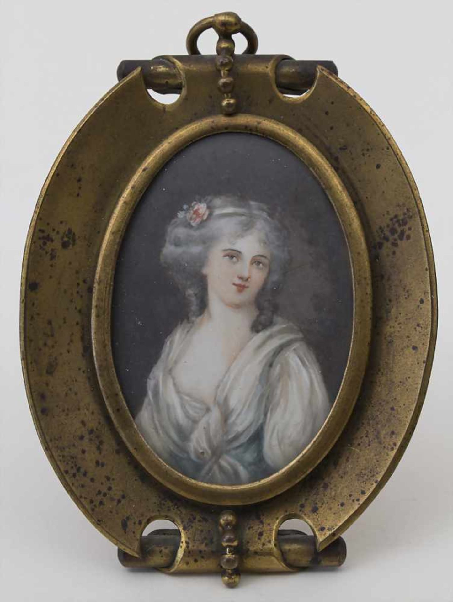 Miniatur Porträt einer jungen Dame im Morgenmantel / A miniature portrait of a young lady wearin g a