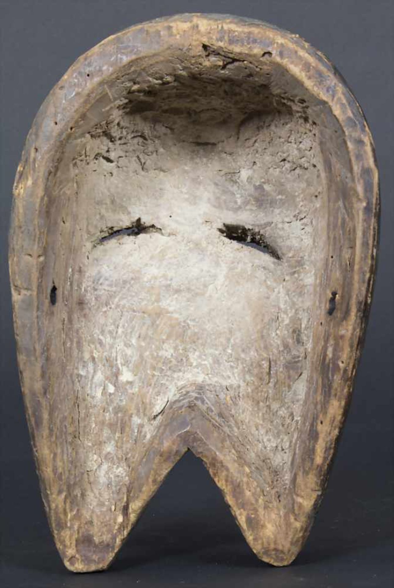 Maske, Kwele, GabunMaterial: Holz, braun und Gesicht kaolinweiß eingefärbt, mit Gebrauchspatina, - Image 3 of 3