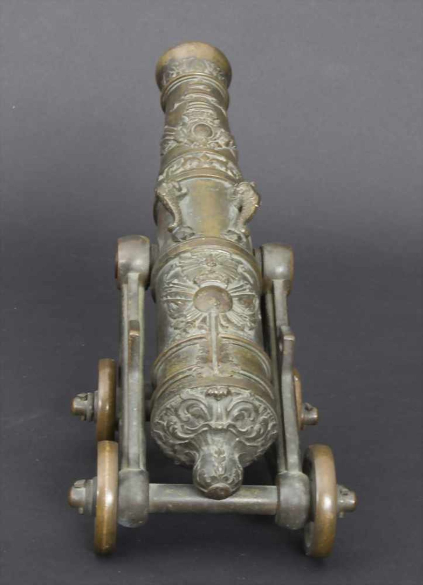 Modell-Kanone nach barockem Vorbild, 19. Jh.Material: Bronze, Kanonenrohr mit vielen - Bild 3 aus 4