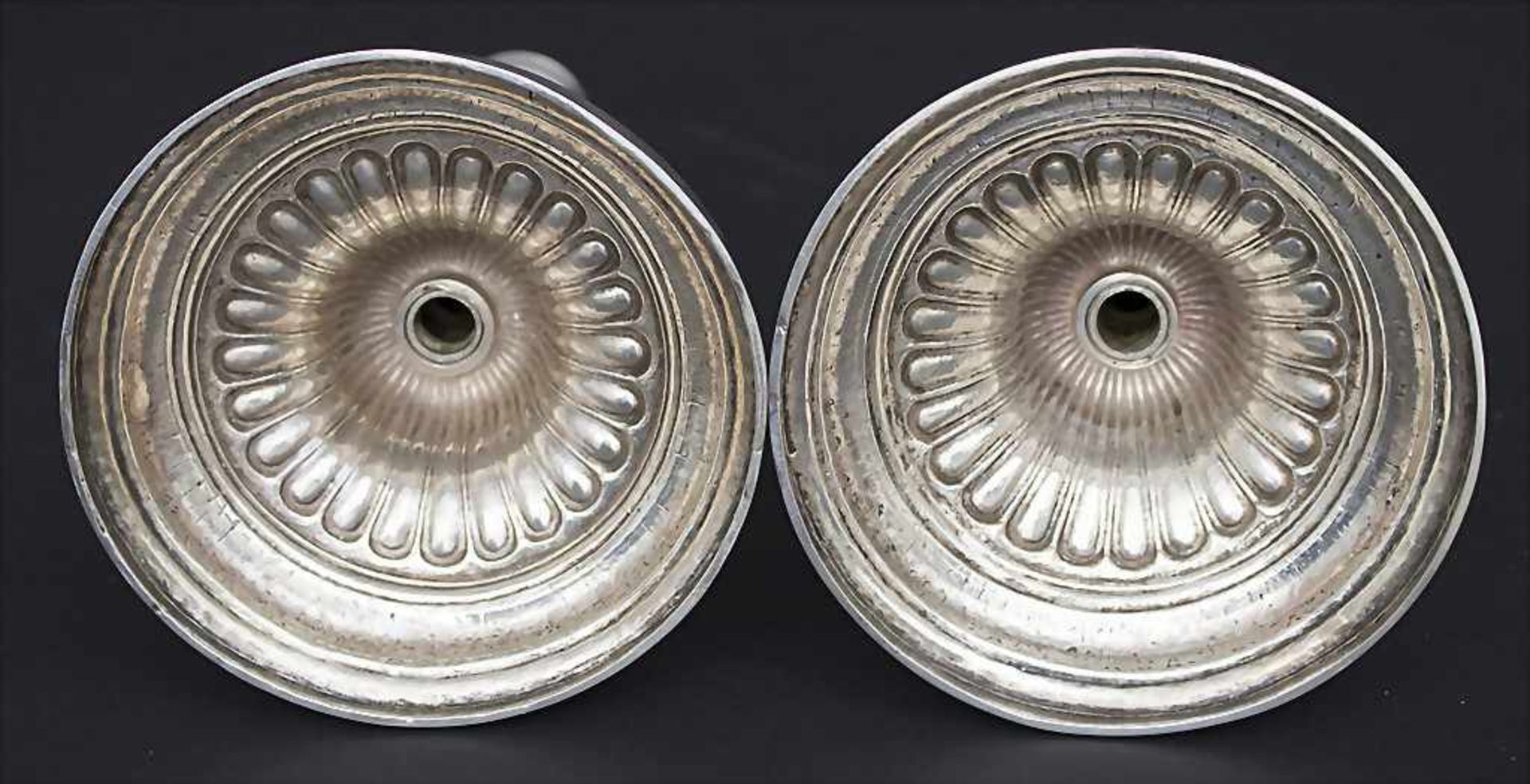 Paar Tafelleuchter / A pair of silver candlesticks, Oertel, Straßburg / Strasbourg, um 1791Material: - Image 2 of 3