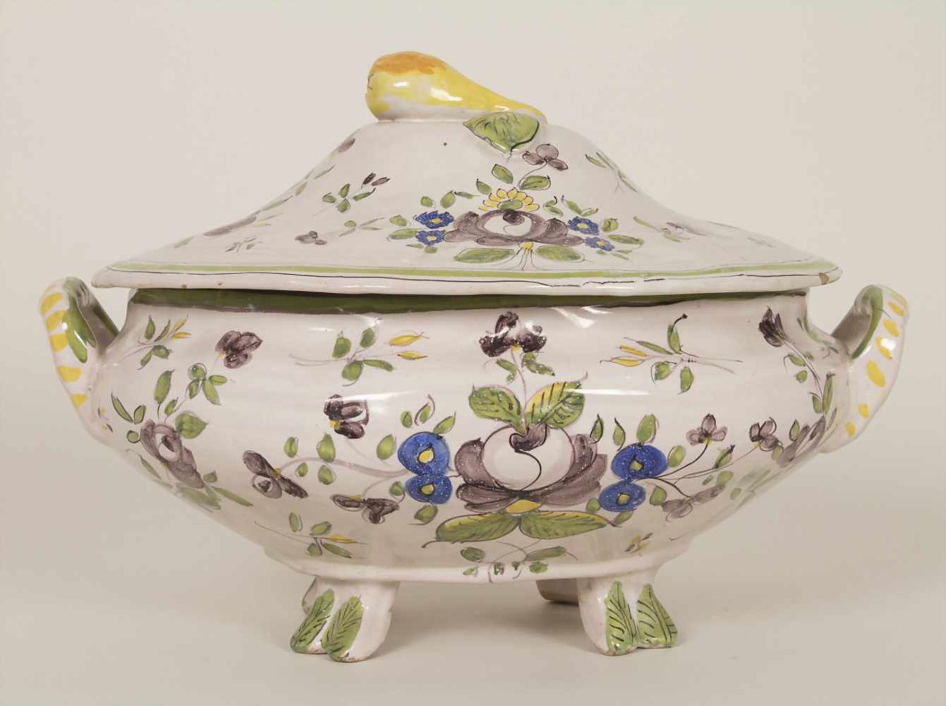 Fayence-Deckelterinne / A faience covered tureen, 18./19. Jh.Material: Keramik, floral polychrom - Bild 3 aus 8