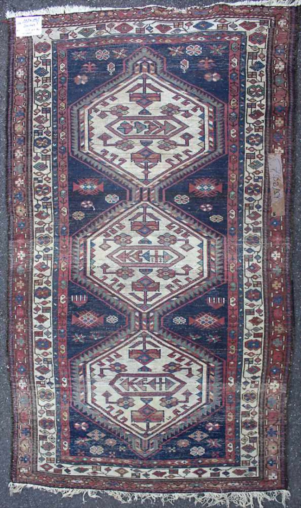 Orientteppich 'Hamadan' / An oriental carpet 'Hamadan'Material: Wolle auf Baumwolle, Maße: 112,5 x - Bild 4 aus 4