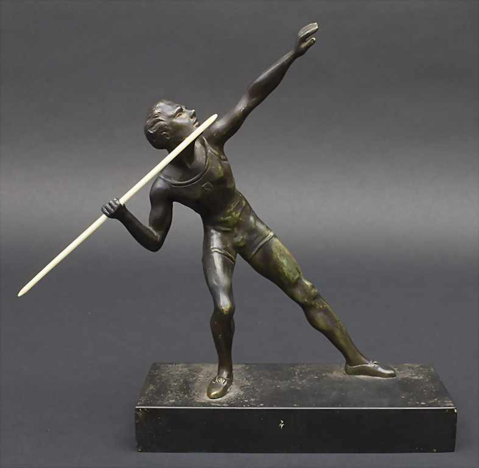 Der Speerwerfer / A javelin thrower, Ghanu Gantcheff, um 1920Technik: Auf Marmorsockel Bronze,