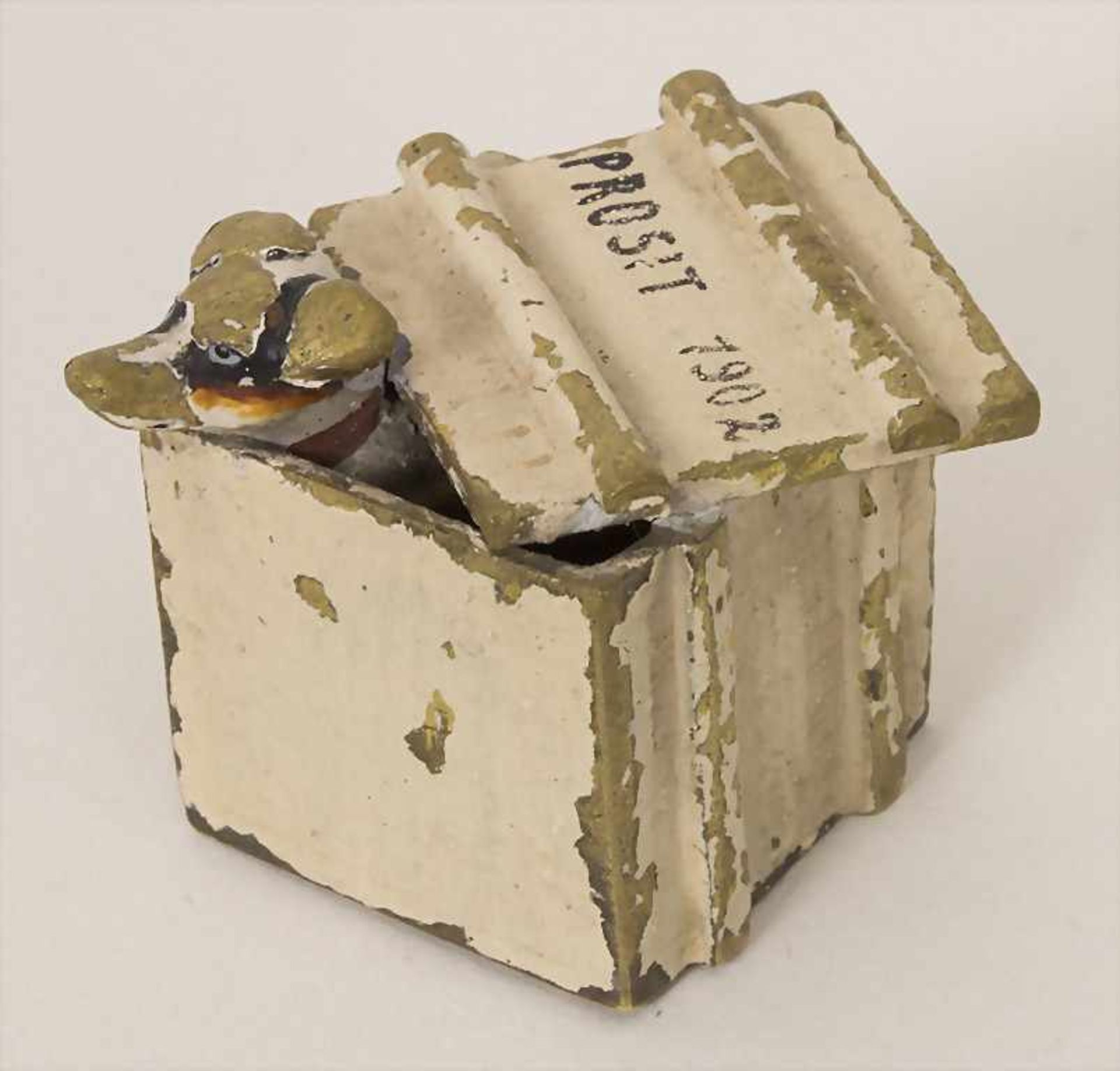 Prosit 1902, Wiener Bronze, um 1901Bronze in feiner polychromer Bemalung. Aus der Kiste steigt ein