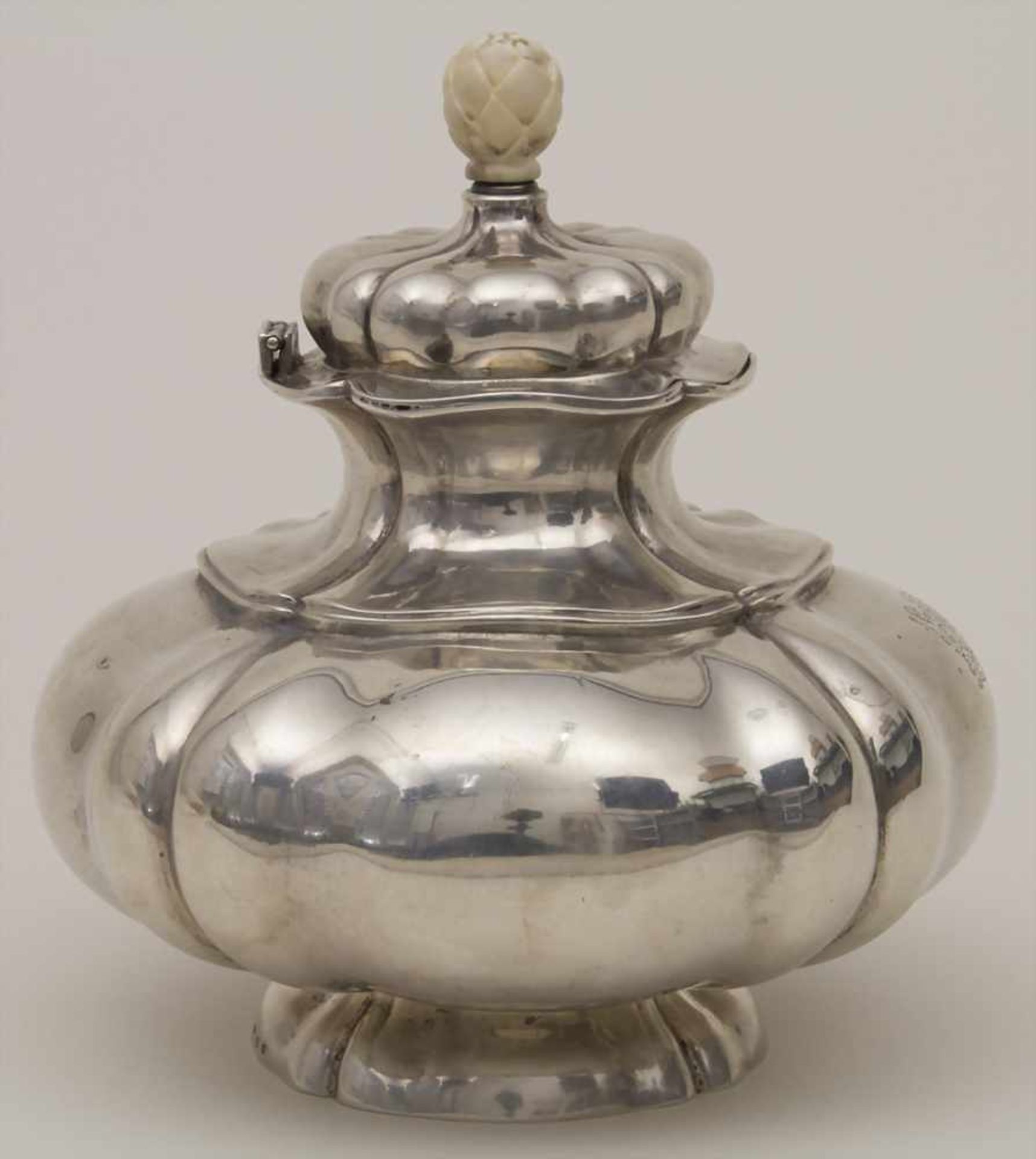 Große Deckeldose / A large lidded silver box, Wien / Vienna, um 1920Material: Silber 800/1000, mit - Image 4 of 10