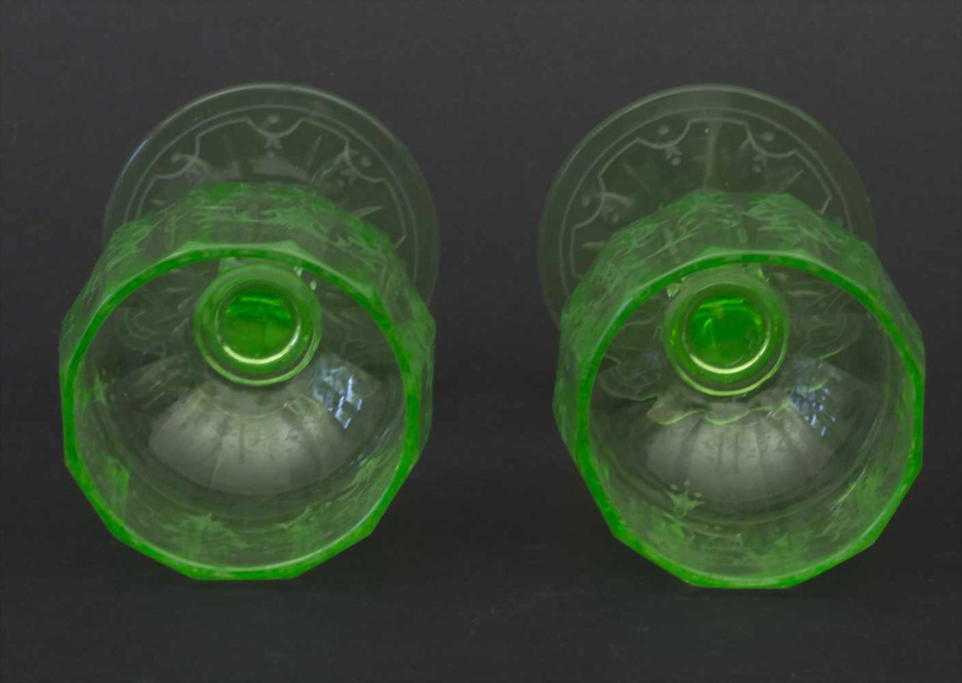 2 Urangläser / 2 uranium glasses, J. & L. Lobmeyr, Wien, um 1880Material: grünes Uranglas mit 12- - Bild 4 aus 5