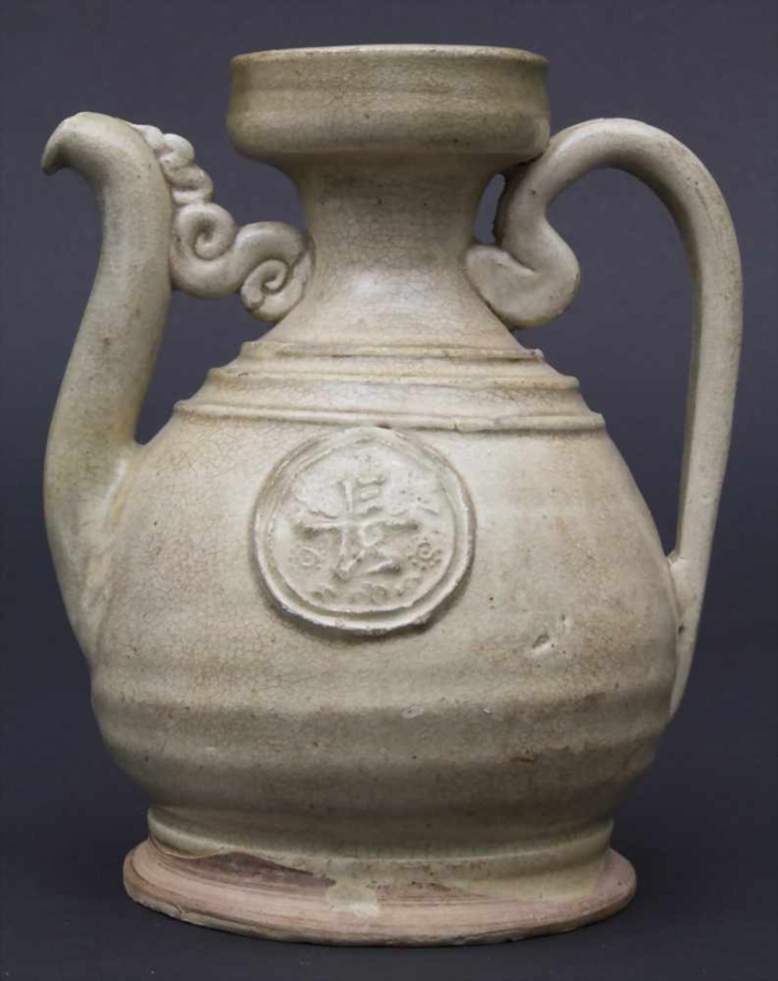 Kännchen, China, wohl Song-Dynastie 960-1279Material: Keramik, mit grünlich durchscheinender