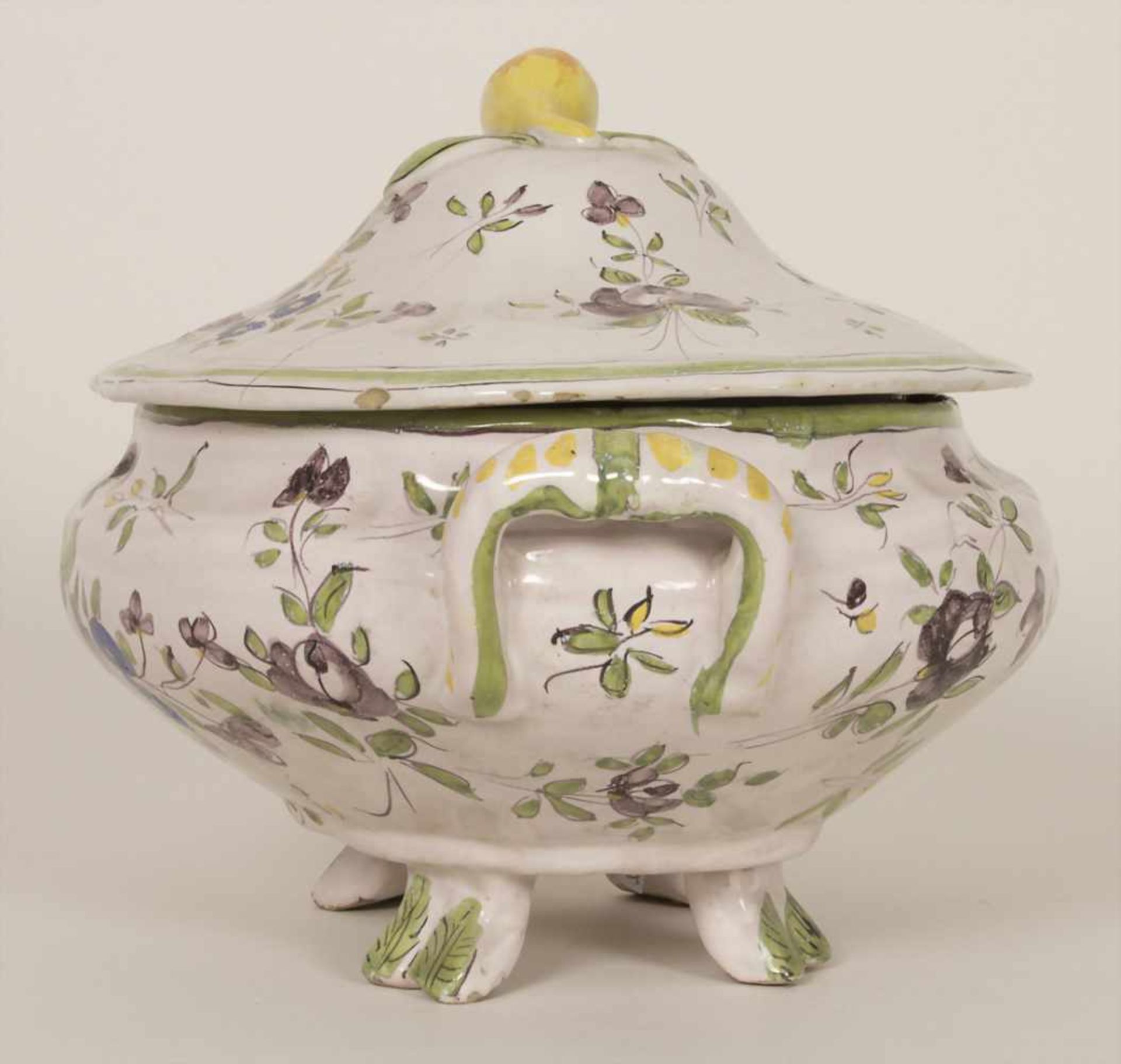 Fayence-Deckelterinne / A faience covered tureen, 18./19. Jh.Material: Keramik, floral polychrom - Bild 4 aus 8