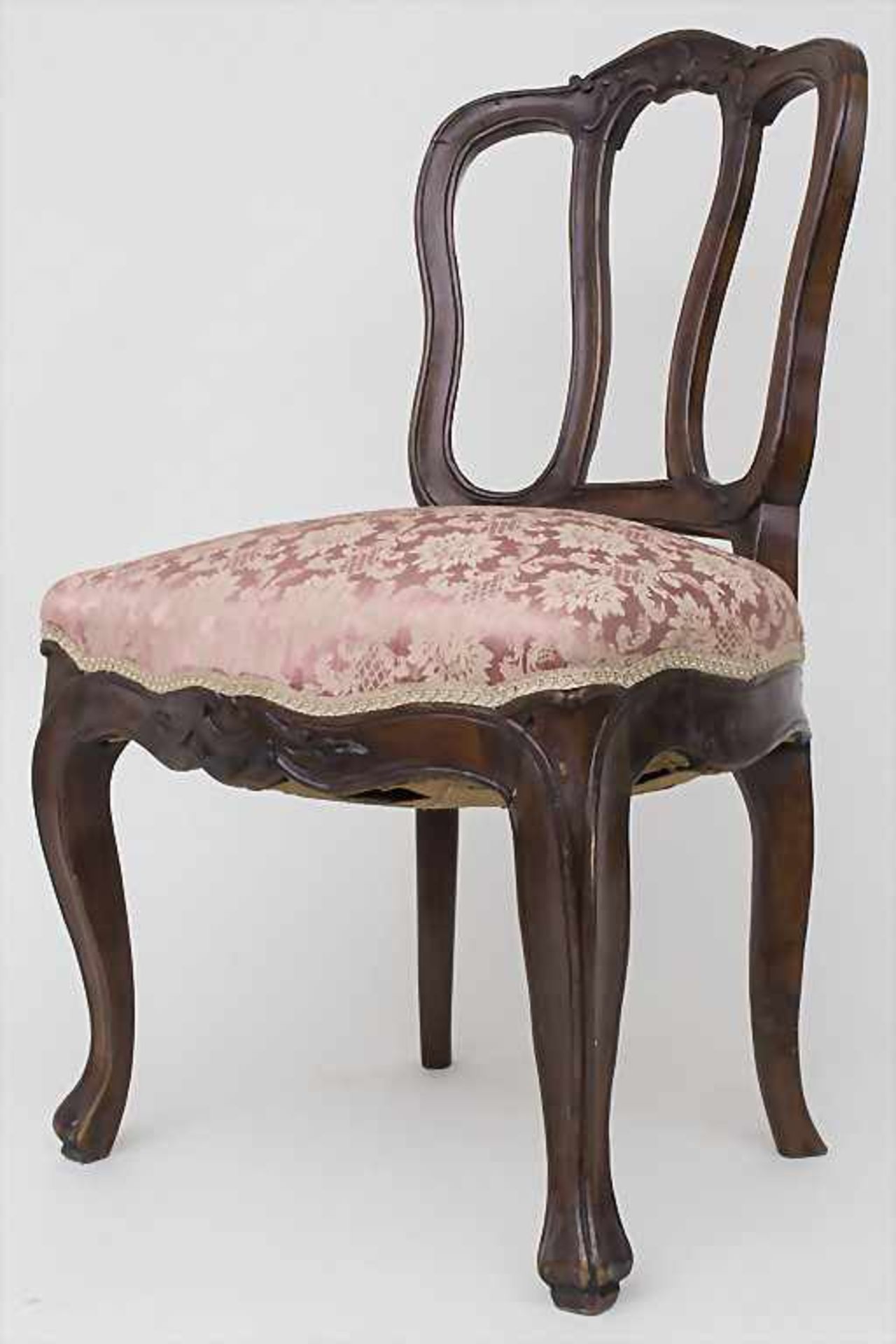 Rokoko Stuhl mit Rocailledekor / A Rococo chair with Rocailles, 18. Jh.Material: Holz, geschnitzt, - Bild 2 aus 5