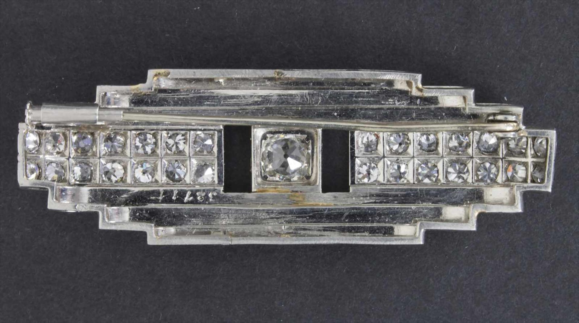 Art Déco Brosche mit Diamanten / Brooch with Diamonds, Paris, um 1920Material: Platin mit - Bild 2 aus 2