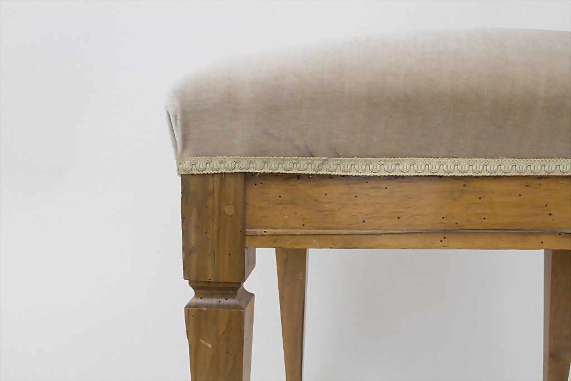 Klassizismus Stuhl / A classicism chair, um 1800Material: Rüsterholz, massiv, gedübelte - Bild 4 aus 5